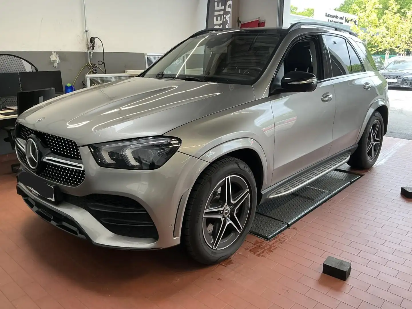 Mercedes-Benz GLE 450 4Matic AMG Line AHK|Pano|SD|ACC|Bel.Sitz Plateado - 2