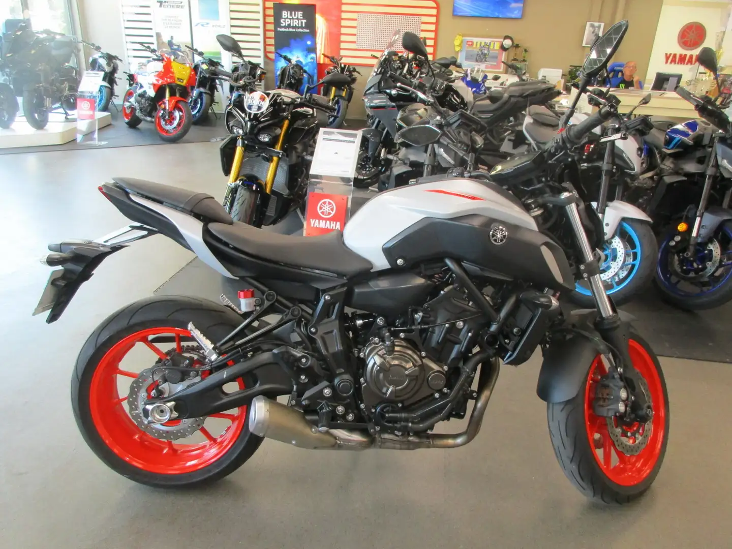 Yamaha MT-07 Gris - 1