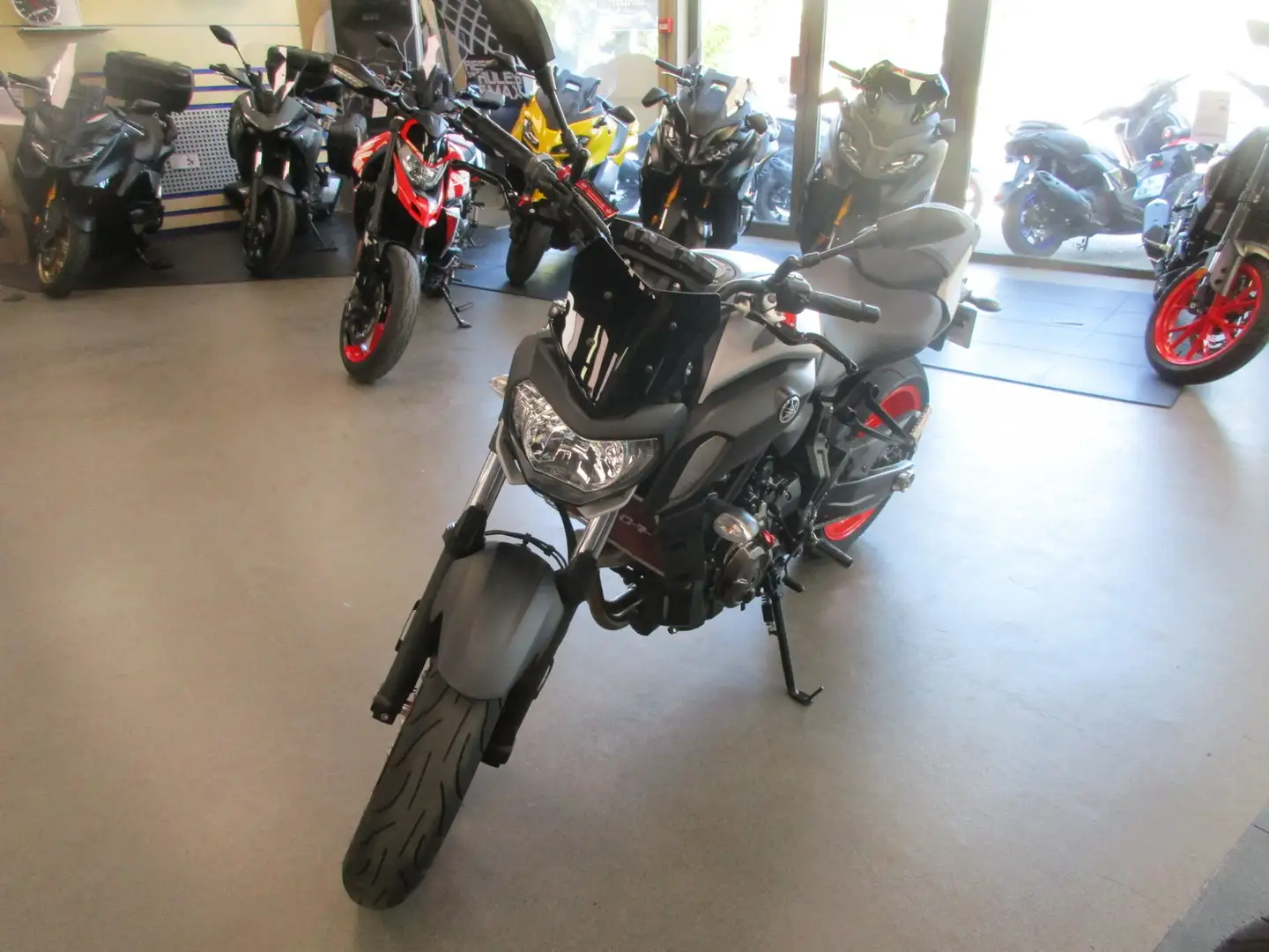 Yamaha MT-07 Gris - 2
