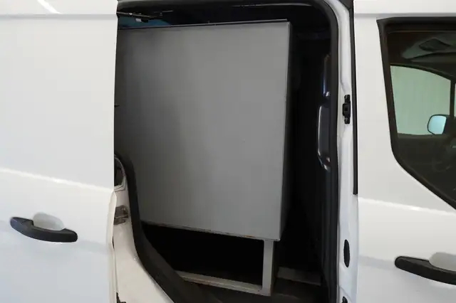 Ford Transit Connect view 15