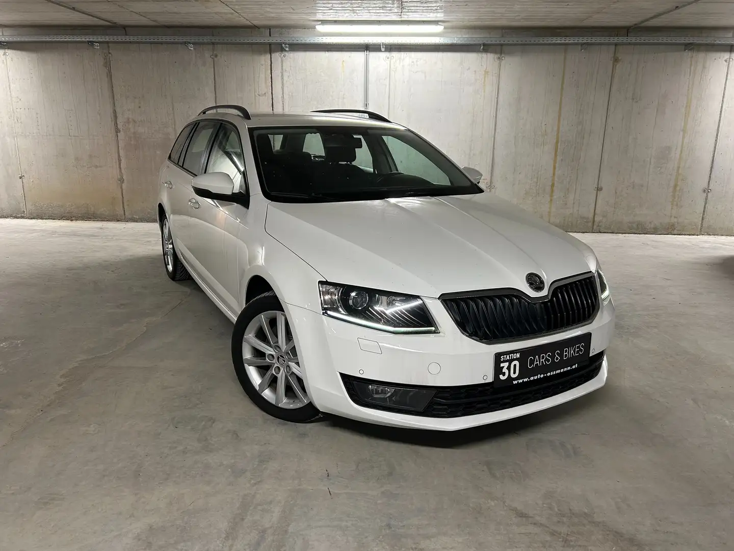 Skoda Octavia Octavia Combi 1,8 TSI Elegance TÜV Neu *AHK Weiß - 1