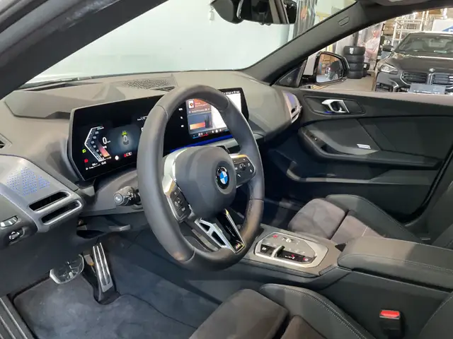 BMW 2 Series view 3