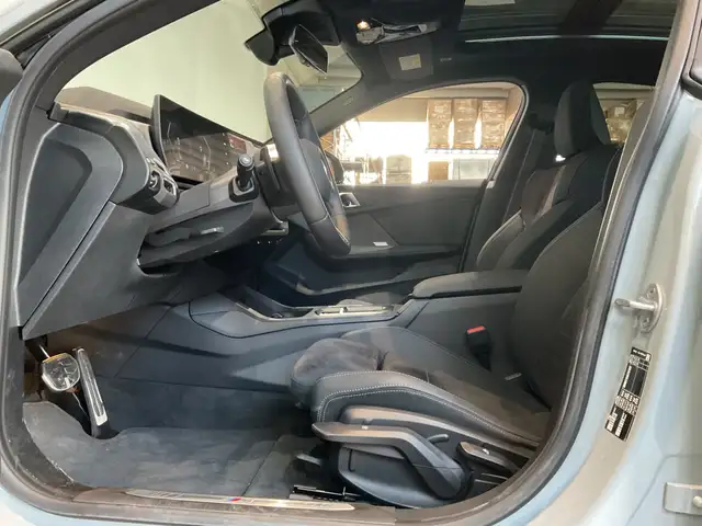 BMW 2 Series view 4