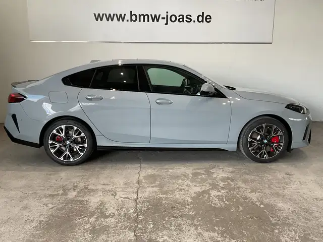 BMW 2 Series view 11