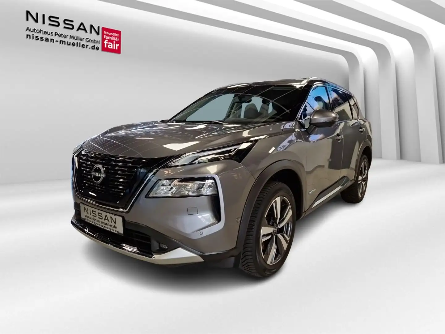 Nissan X-Trail 1.5 VC-T e-POWER 204PS 4x2 Tekna 5 Sitze Grau - 1
