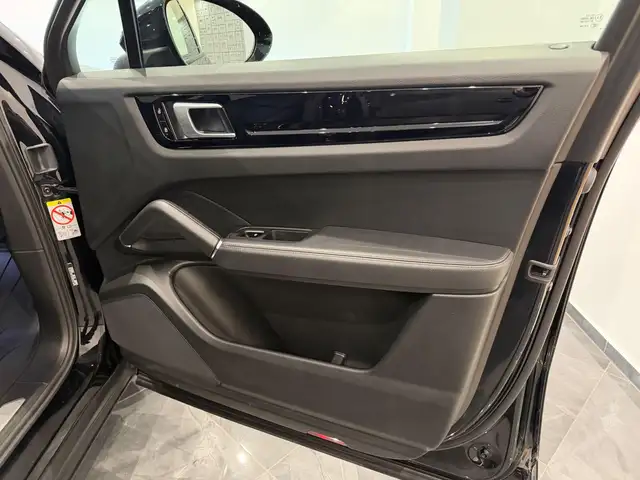 Porsche Cayenne Coupe E-Hybrid PHEV**ERST BESITZ** Ansicht 34