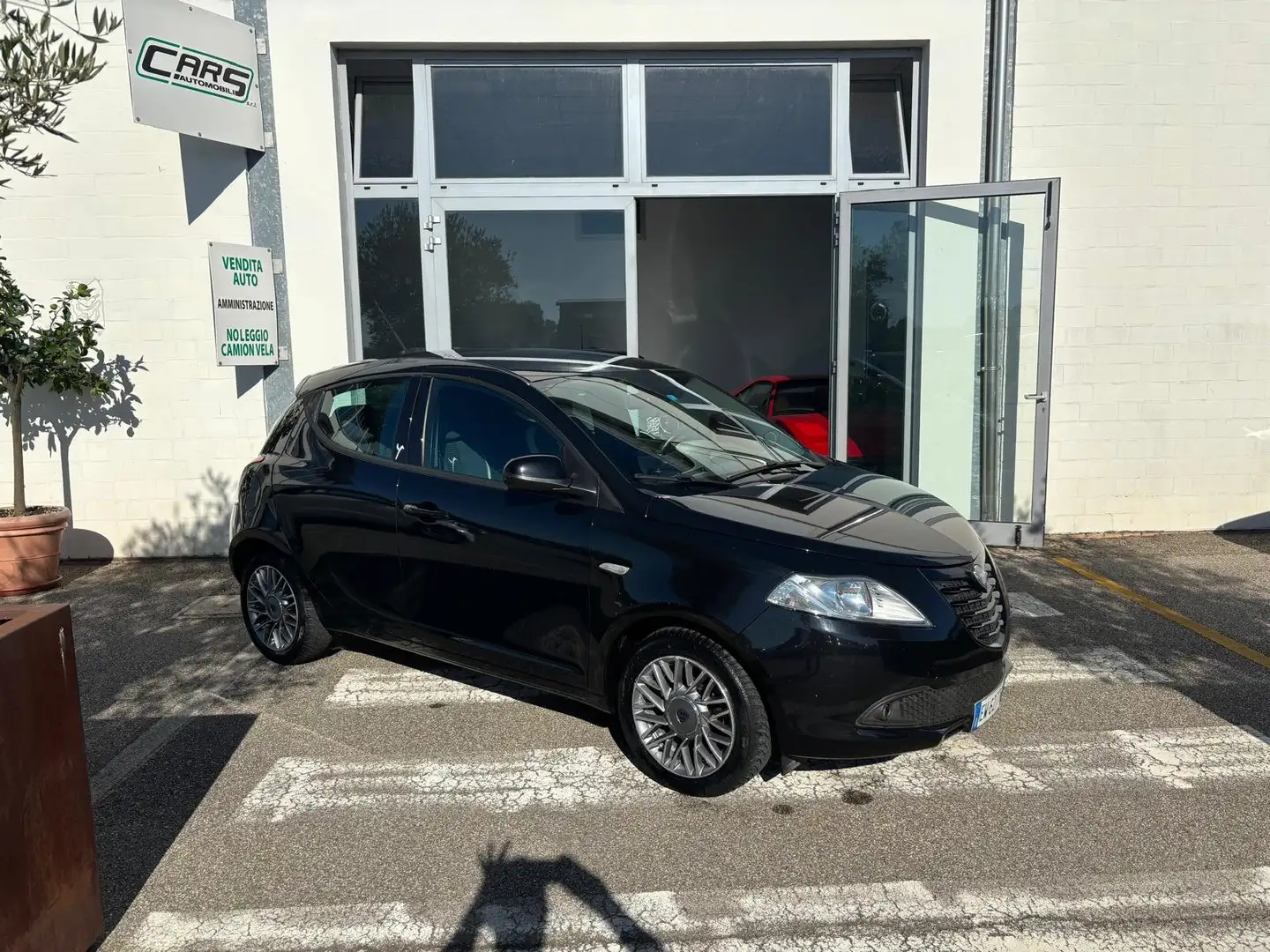 Lancia Ypsilon Ypsilon III 2011 1.2 8v Platinum 69cv E6 Noir - 1