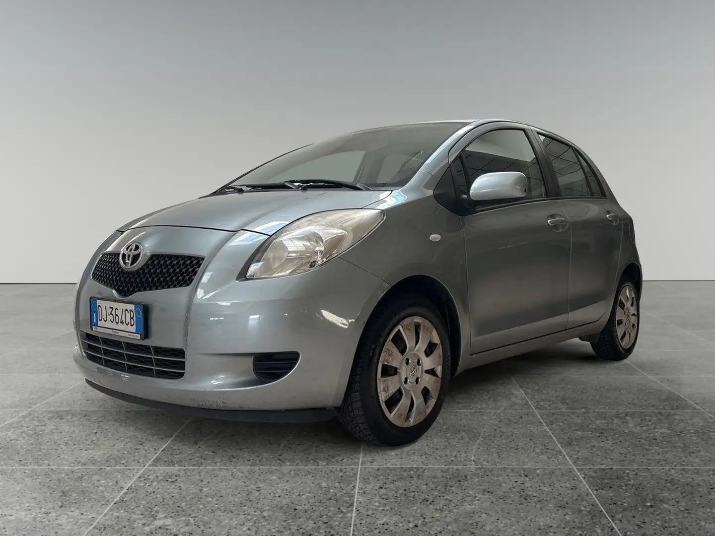 Toyota Yaris Yaris 5p 1.0 Sol Argento - 1