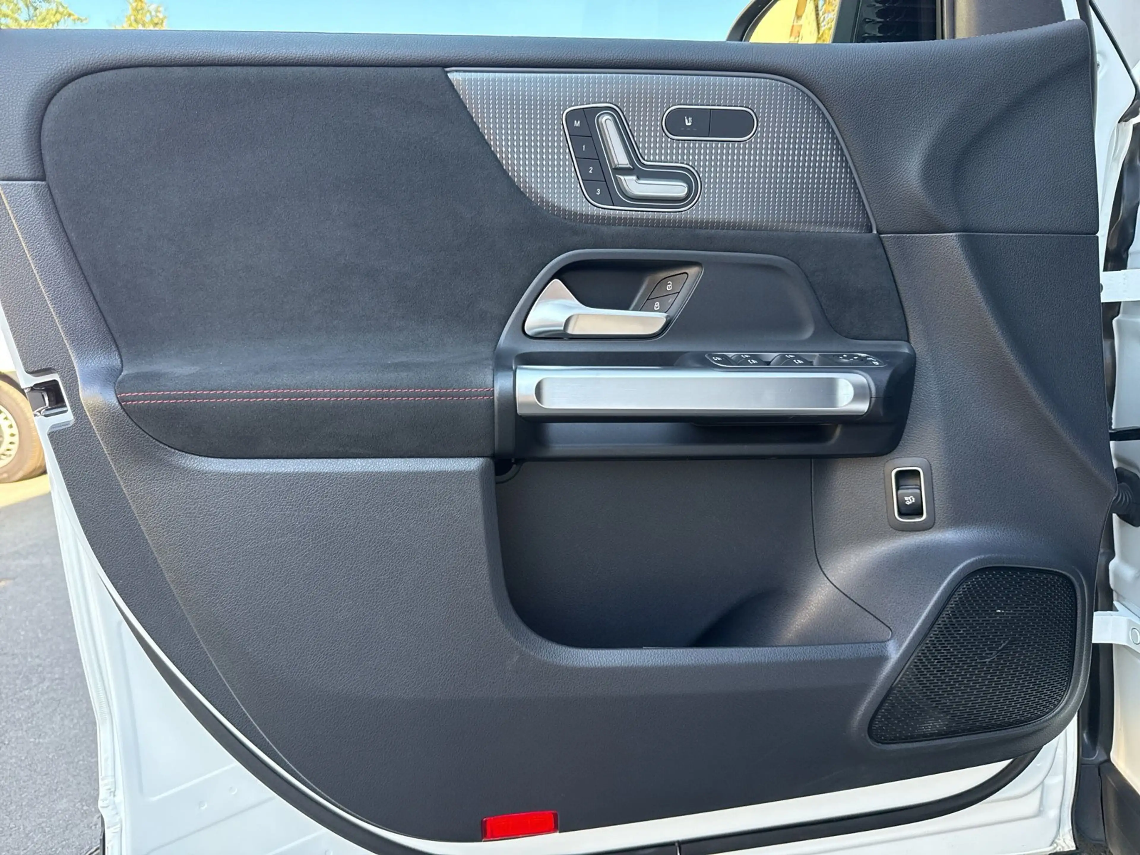 Mercedes-Benz EQB 300 4MATIC SHZ EASY-PACK — photo 11