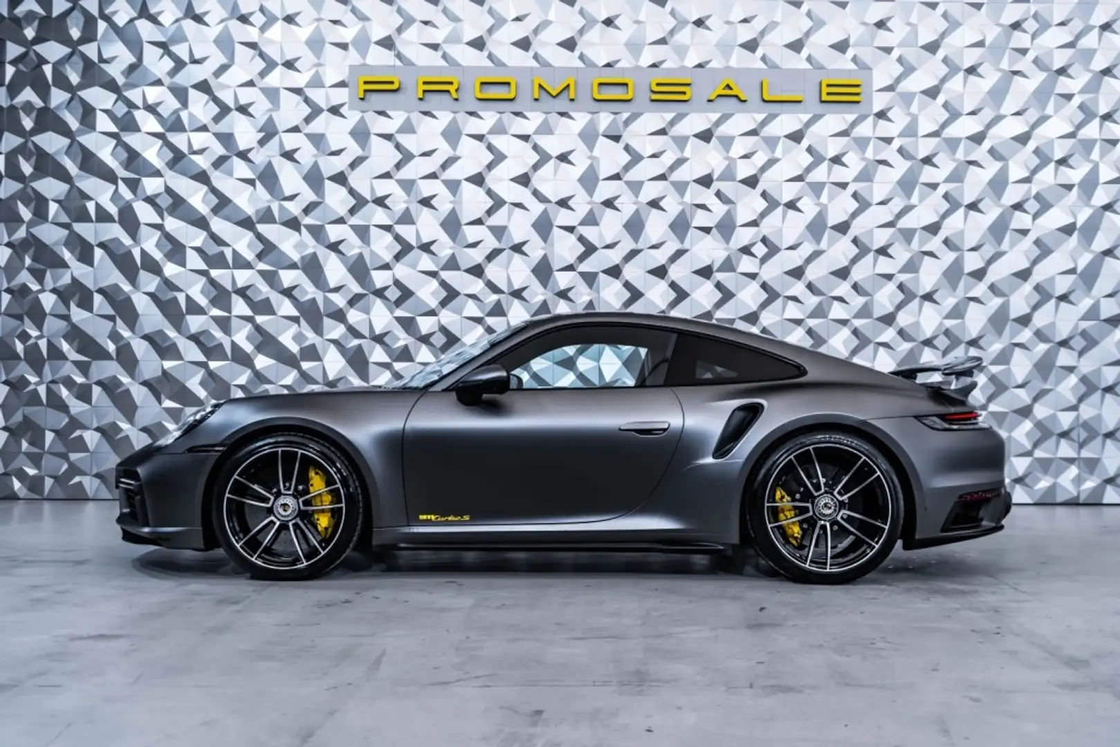 Porsche 992 Turbo S Coupé PDK Grau - 2