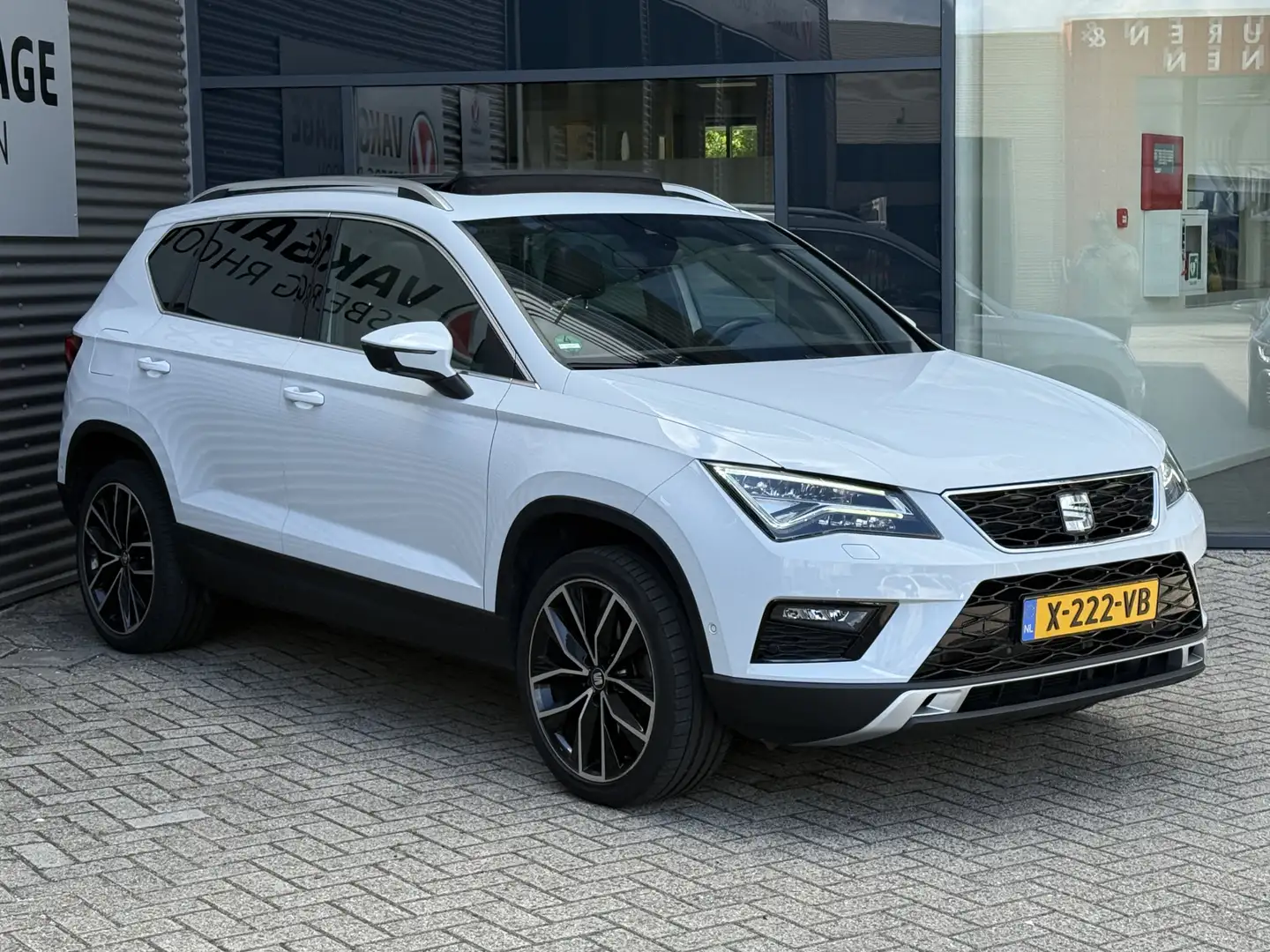 SEAT Ateca 1.5 TSI Xcellence PANO,NAV/CAM,TREKHAAK Wit - 2