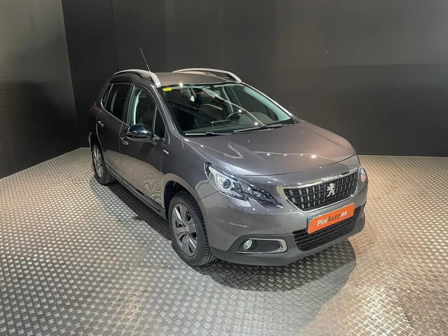 Peugeot 2008 1.6 BlueHDI Style 100 Grijs - 2