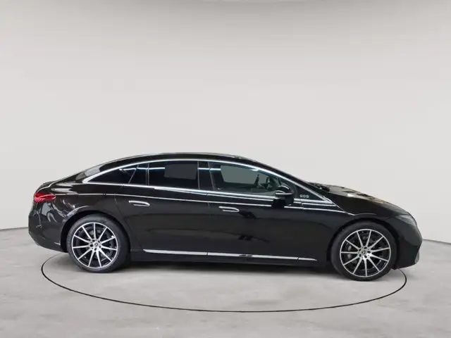 Mercedes-Benz EQS view 3