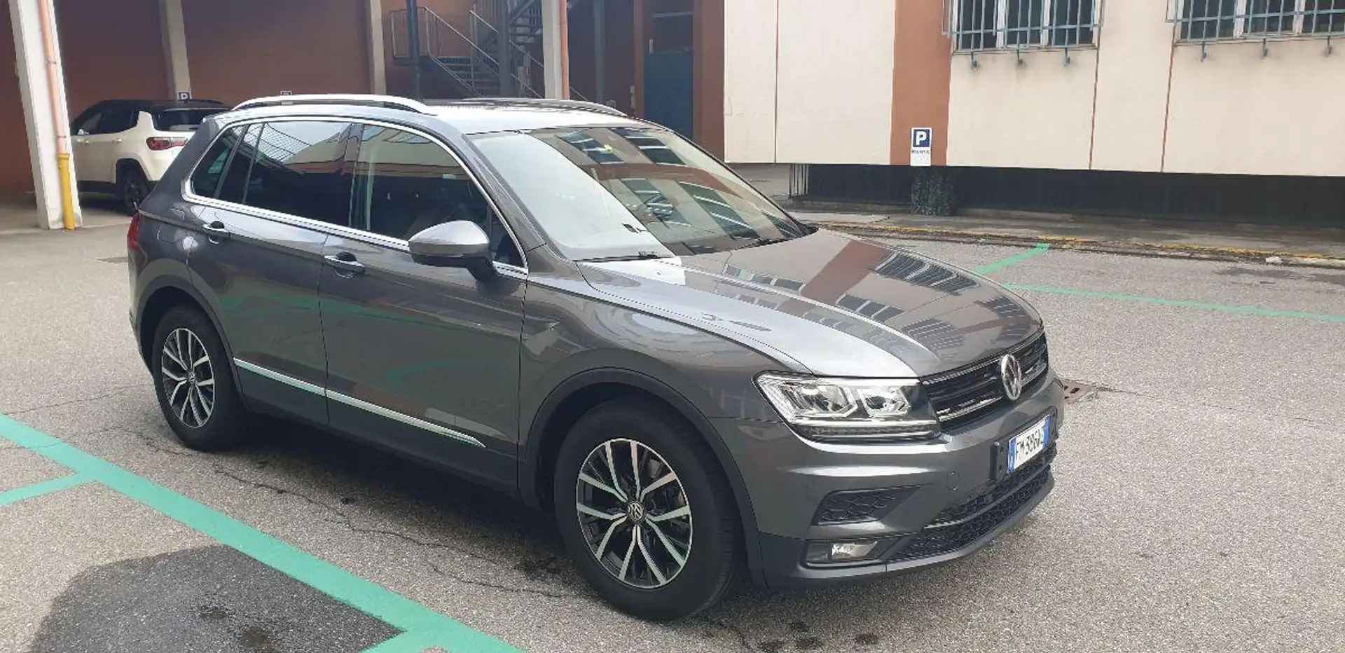 Volkswagen Tiguan 1.6 TDI Business BMT Grigio - 1