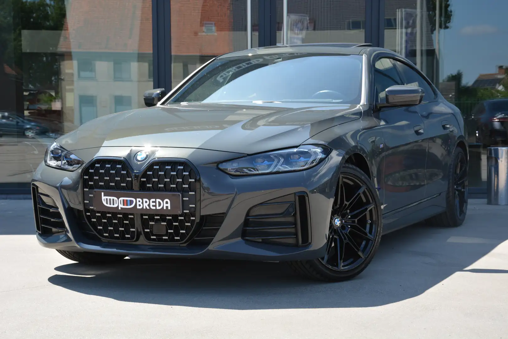 BMW 420 i Gran Coupé M-Sport/M-Seat/Laser/HUD/Cam/Pano Grijs - 2