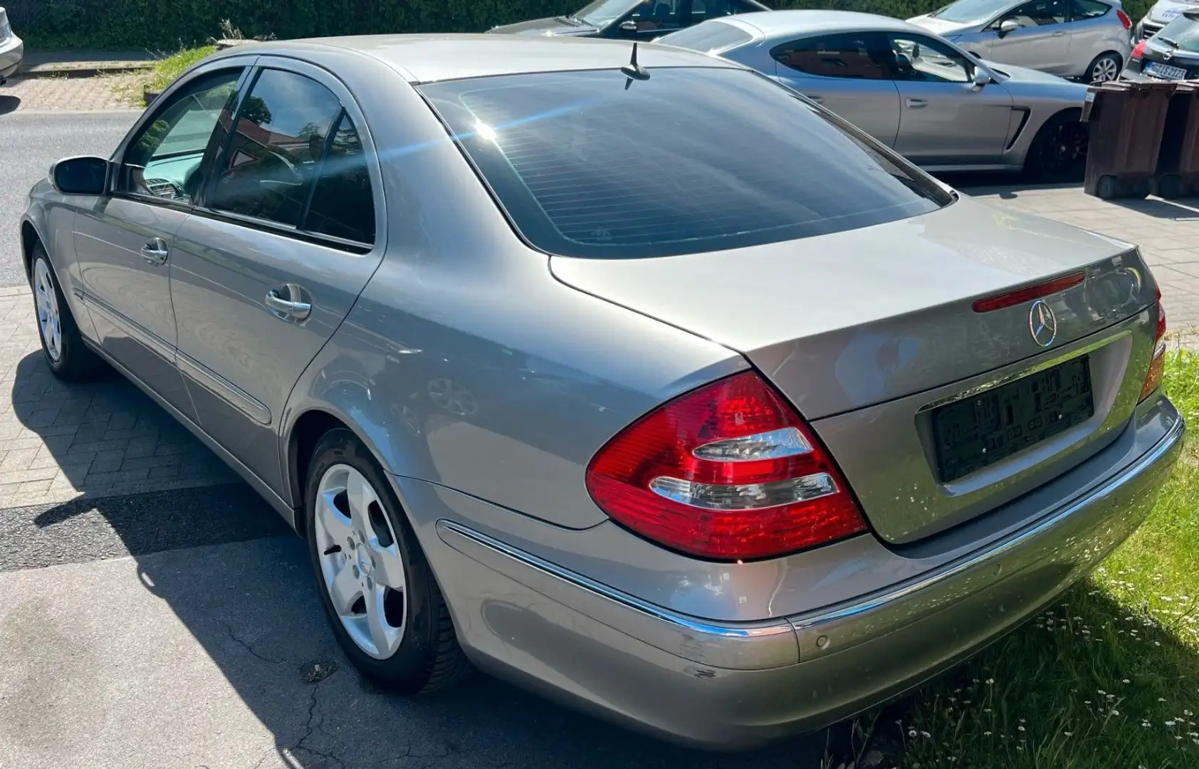 Mercedes-Benz E 240 Lim. AUTOMATIK LPG TÜV 05/2027 Серебристый - 2