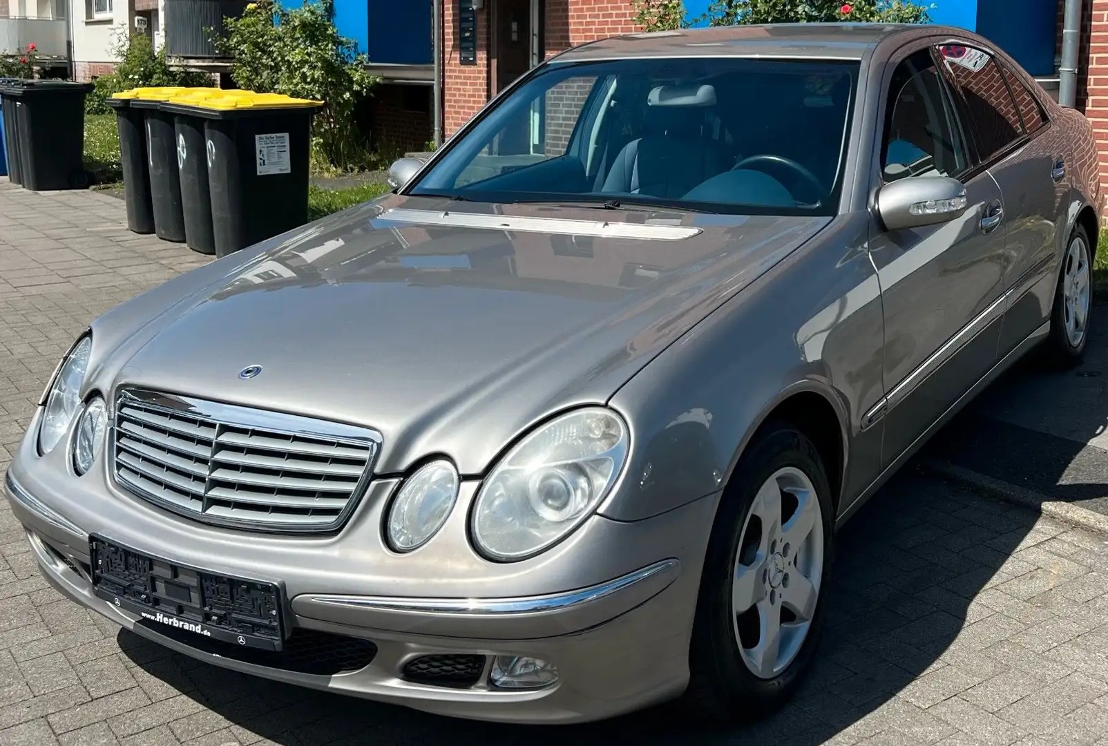 Mercedes-Benz E 240 Lim. AUTOMATIK LPG TÜV 05/2027 Серебристый - 1