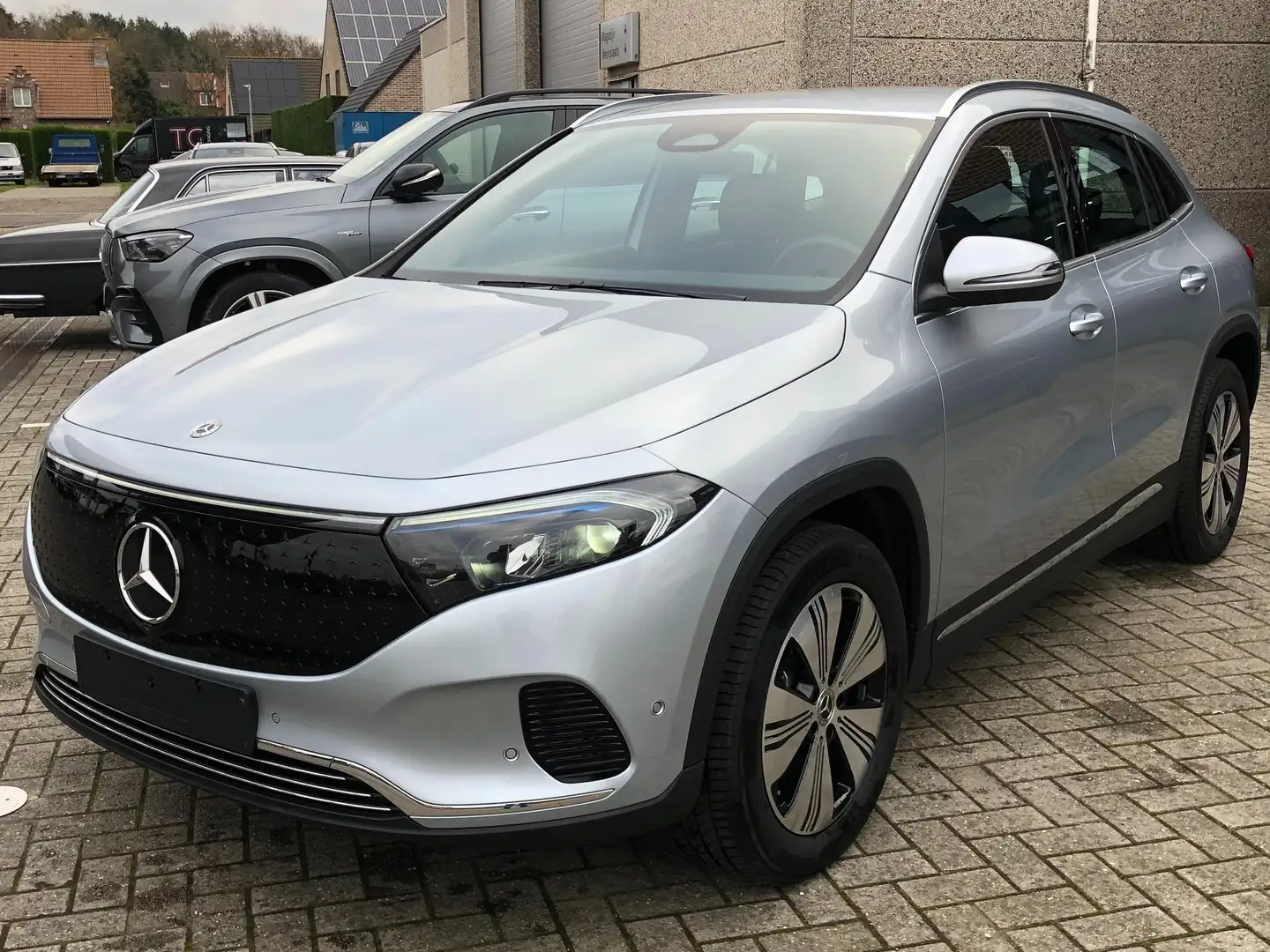 Mercedes-Benz EQA 300 4Matic Progressive Winter P,Carplay,Directiewagen - 1