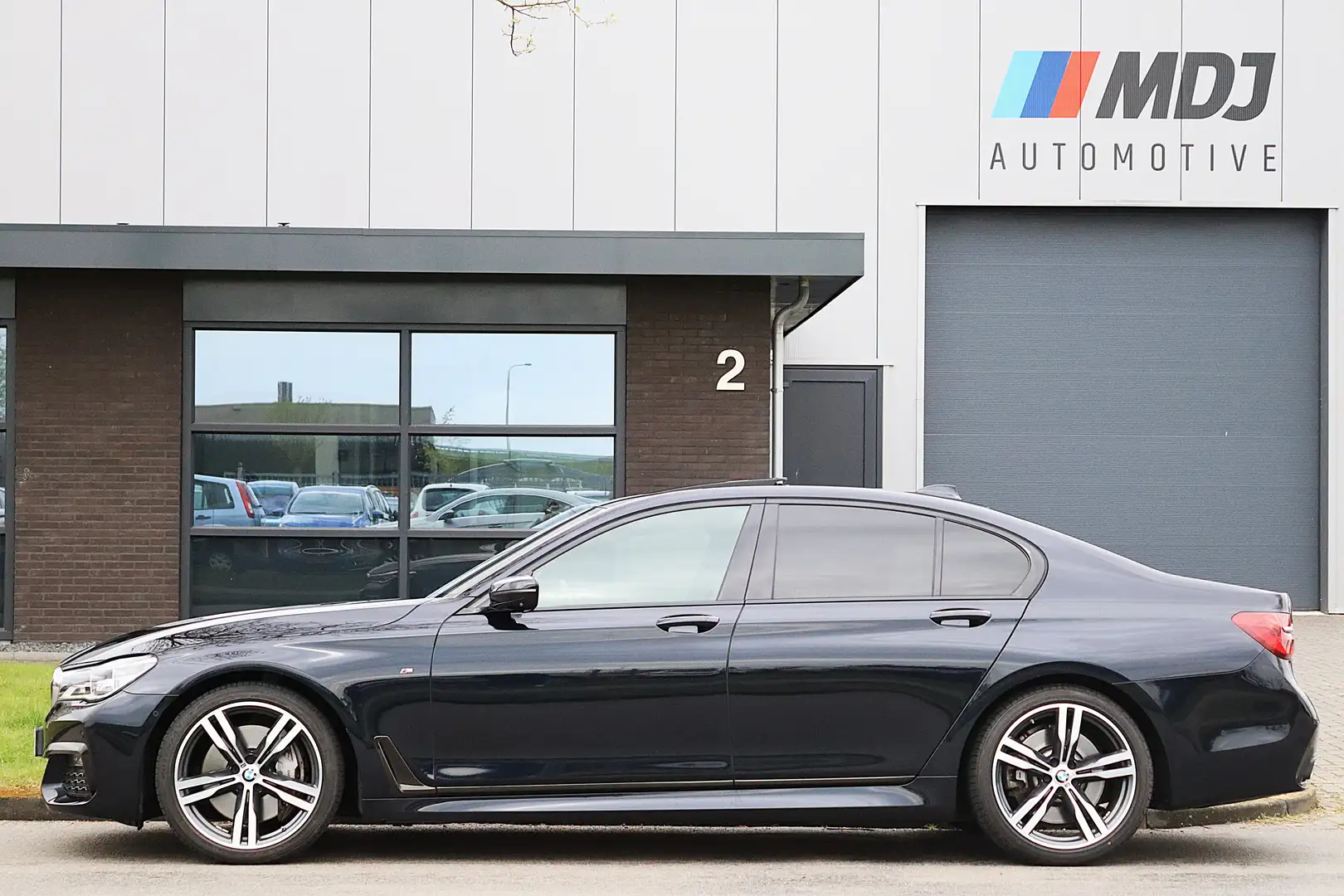 BMW 750 750i V8 449PK M Sport Laser Open Dak BTW-auto VOL Schwarz - 2