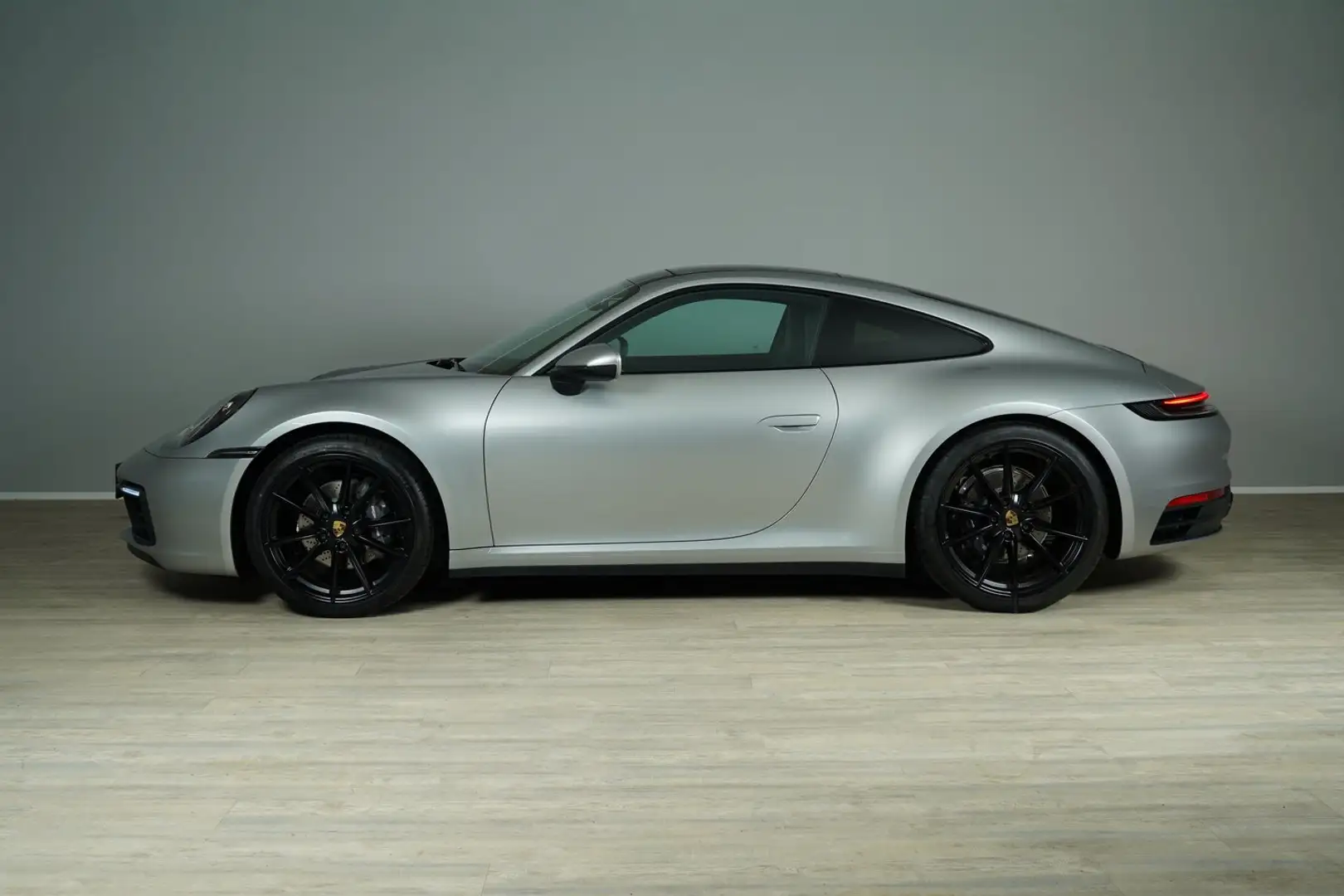 Porsche 911 Carrera Coupé I (992) Silber - 2