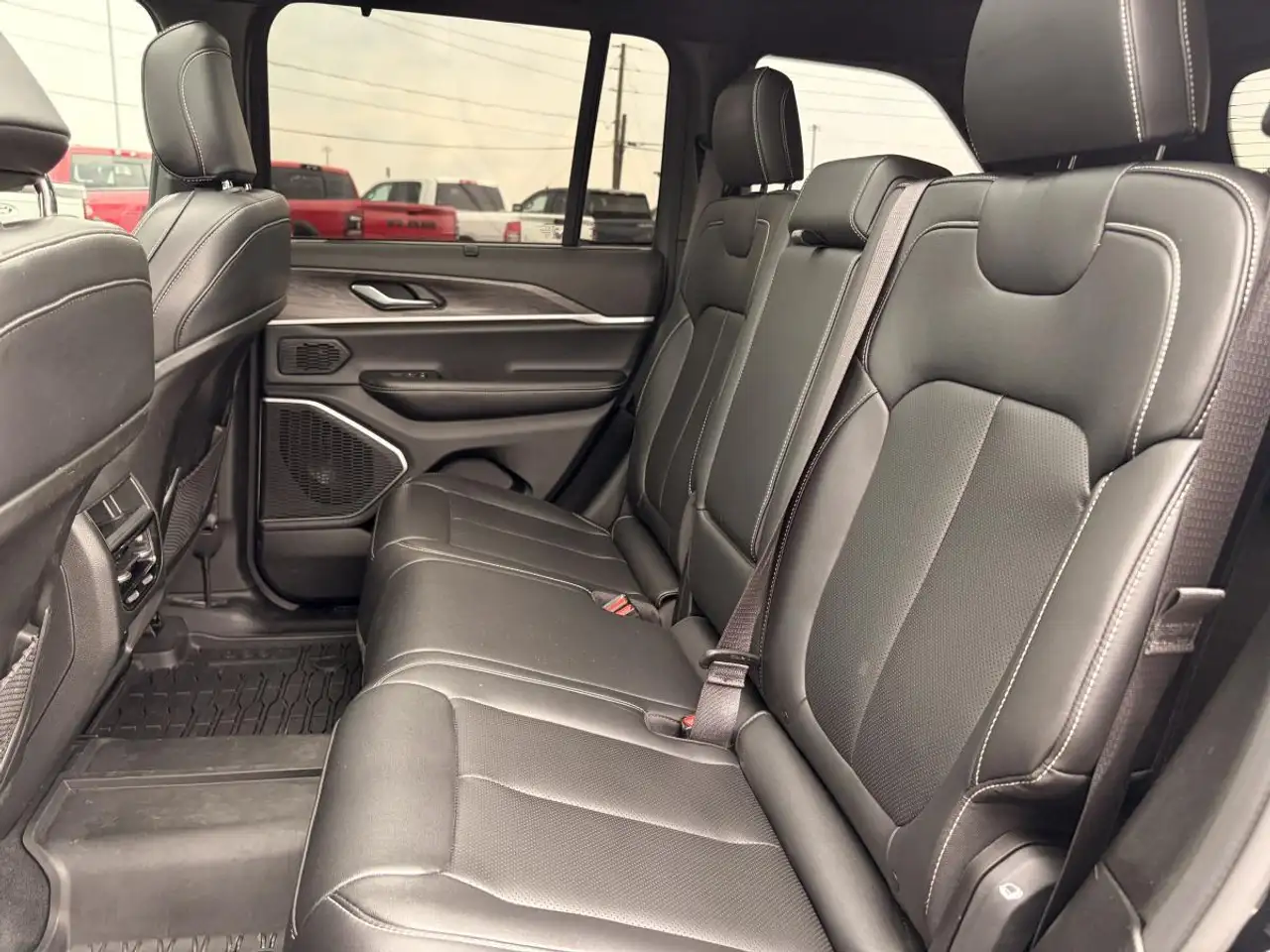 Jeep Grand Cherokee снимка Jeep Grand Cherokee