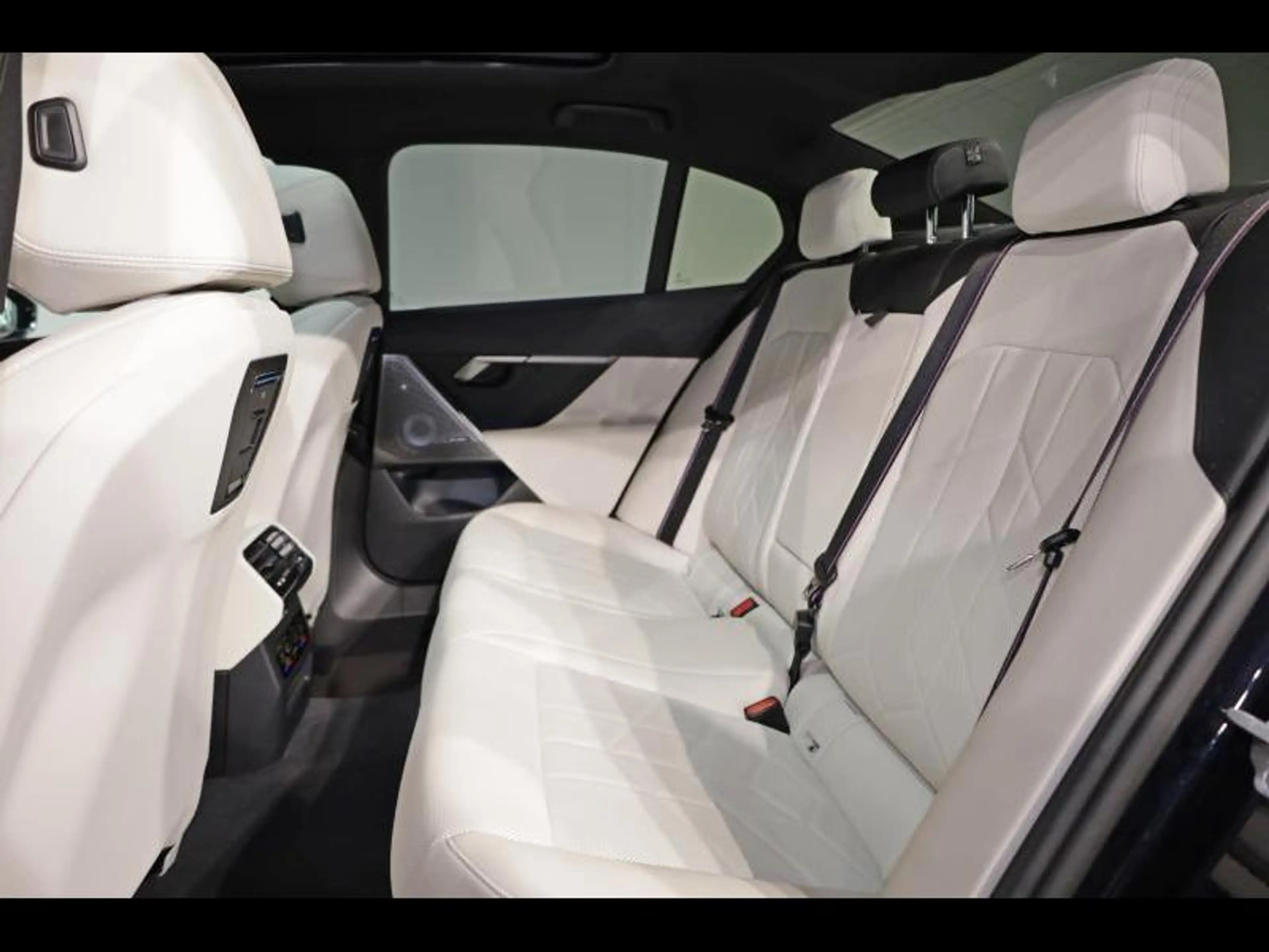 BMW i5 M60 xDrive Berline Kit M Sport — photo 10