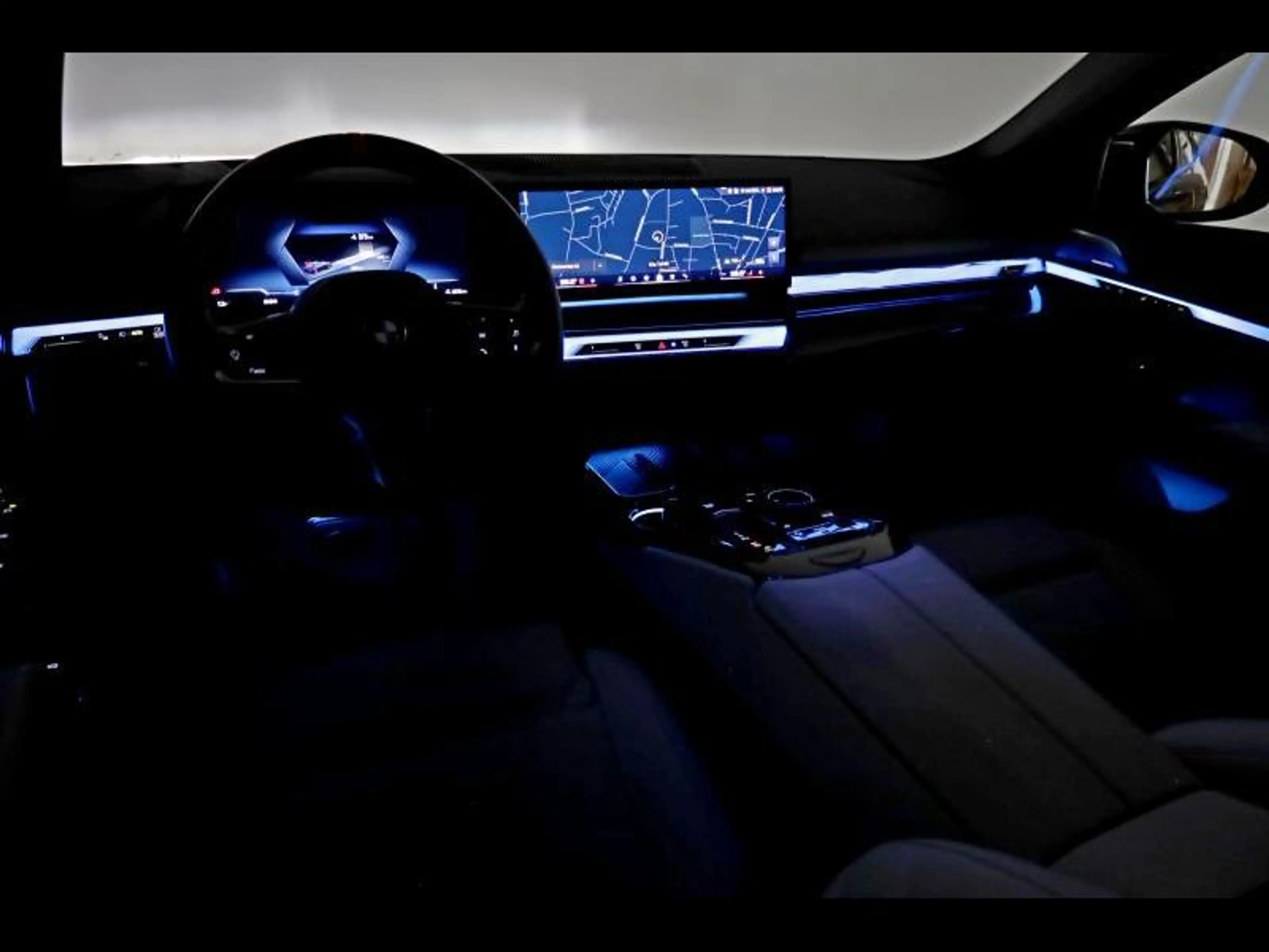 BMW i5 M60 xDrive Berline Kit M Sport — photo 12