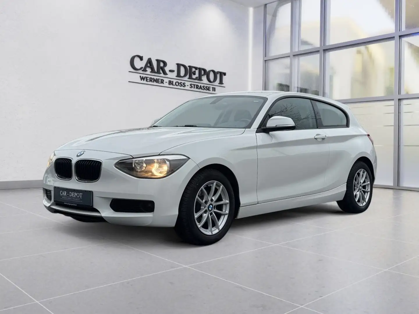 BMW 118 1 Lim. 3-trg. 118 d*KLIMAAUT.*SHZ*PDC*NAVI* Blanc - 1
