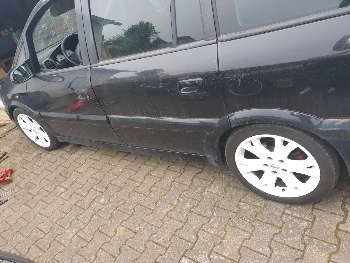 Opel Zafira 2.0 OPC Schwarz - 2