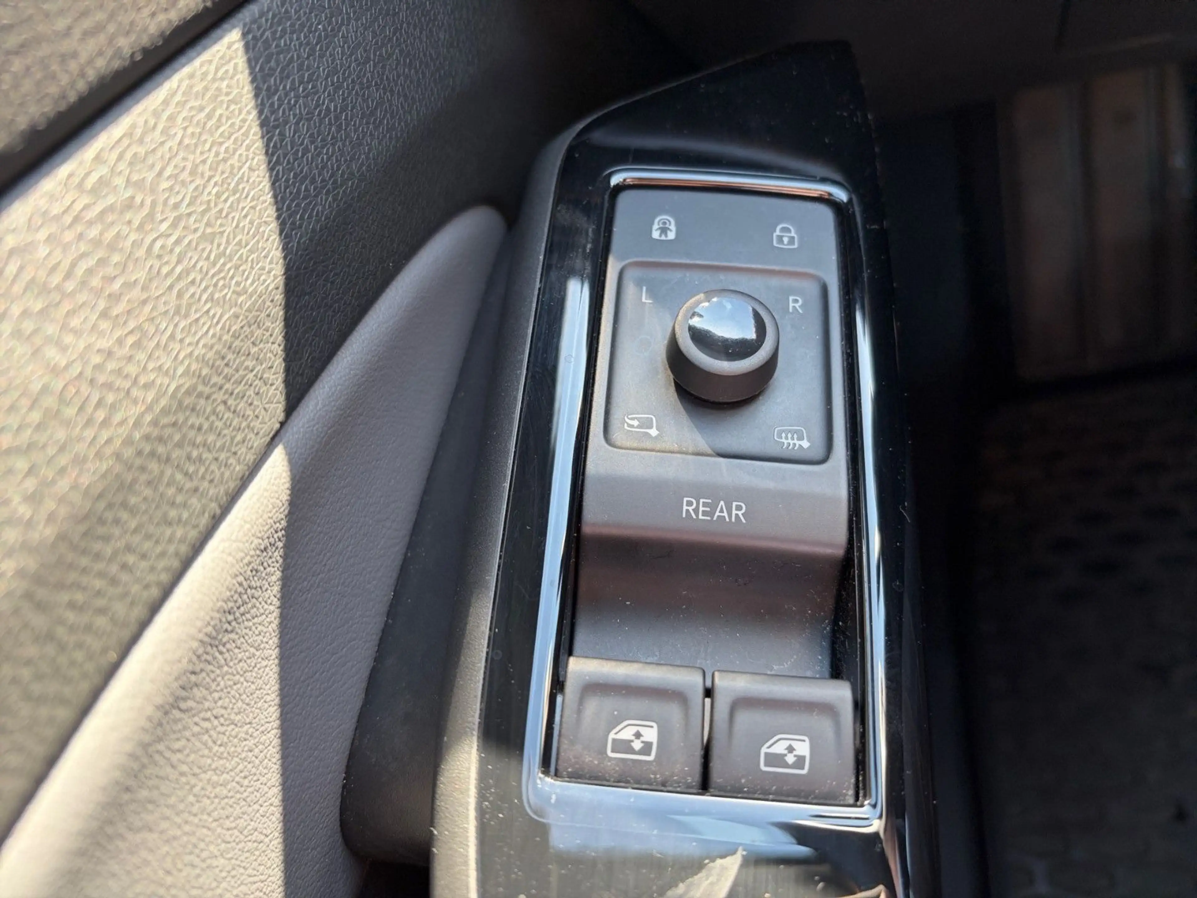 Volkswagen ID.4 Pro  150 kW 77kW/h+NAVI+ACC+SHZ — photo 22