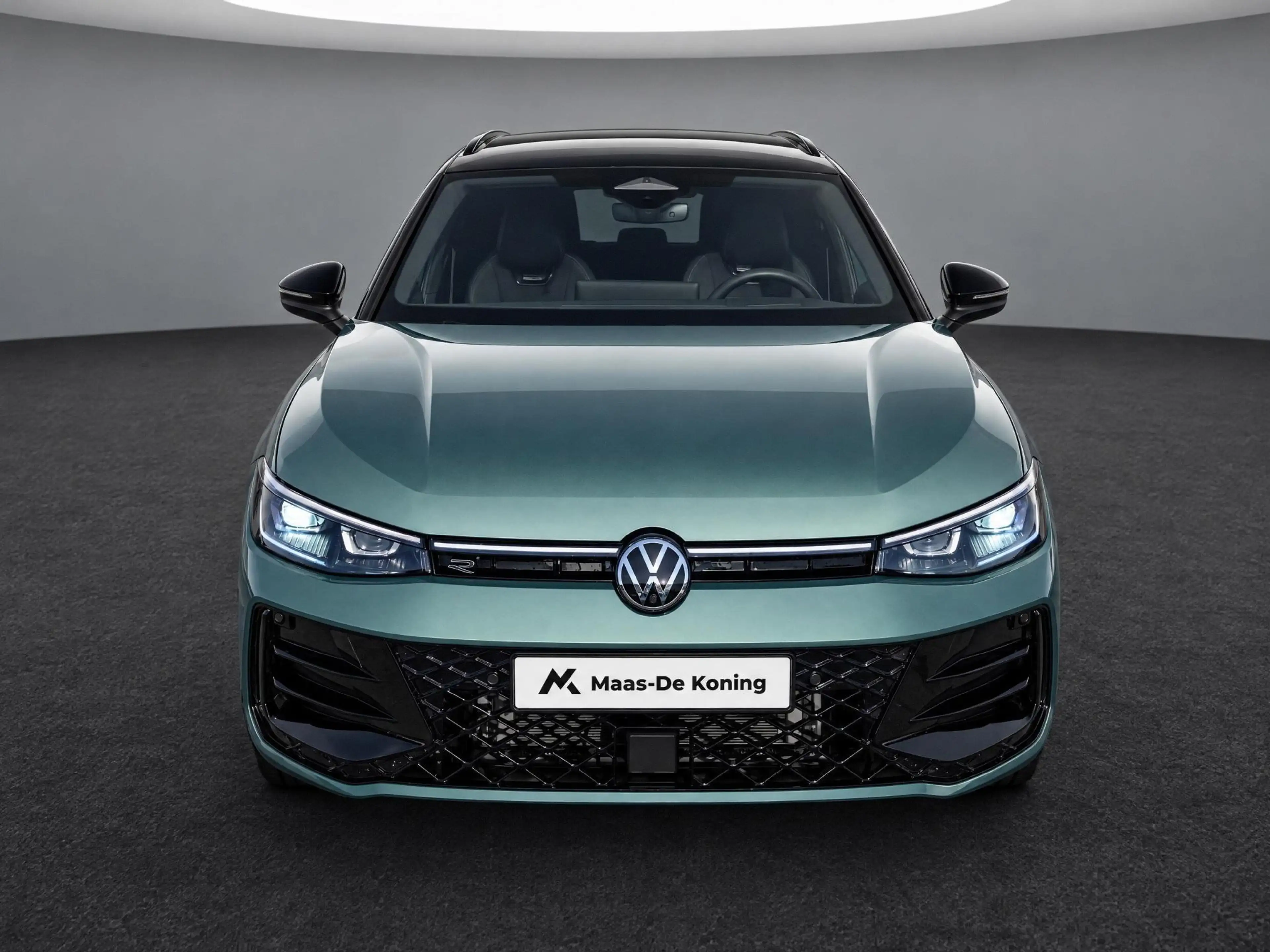 Volkswagen Passat Variant 1.5eHybrid 272PK R-Line Black Style Plus · Leder · — photo 2