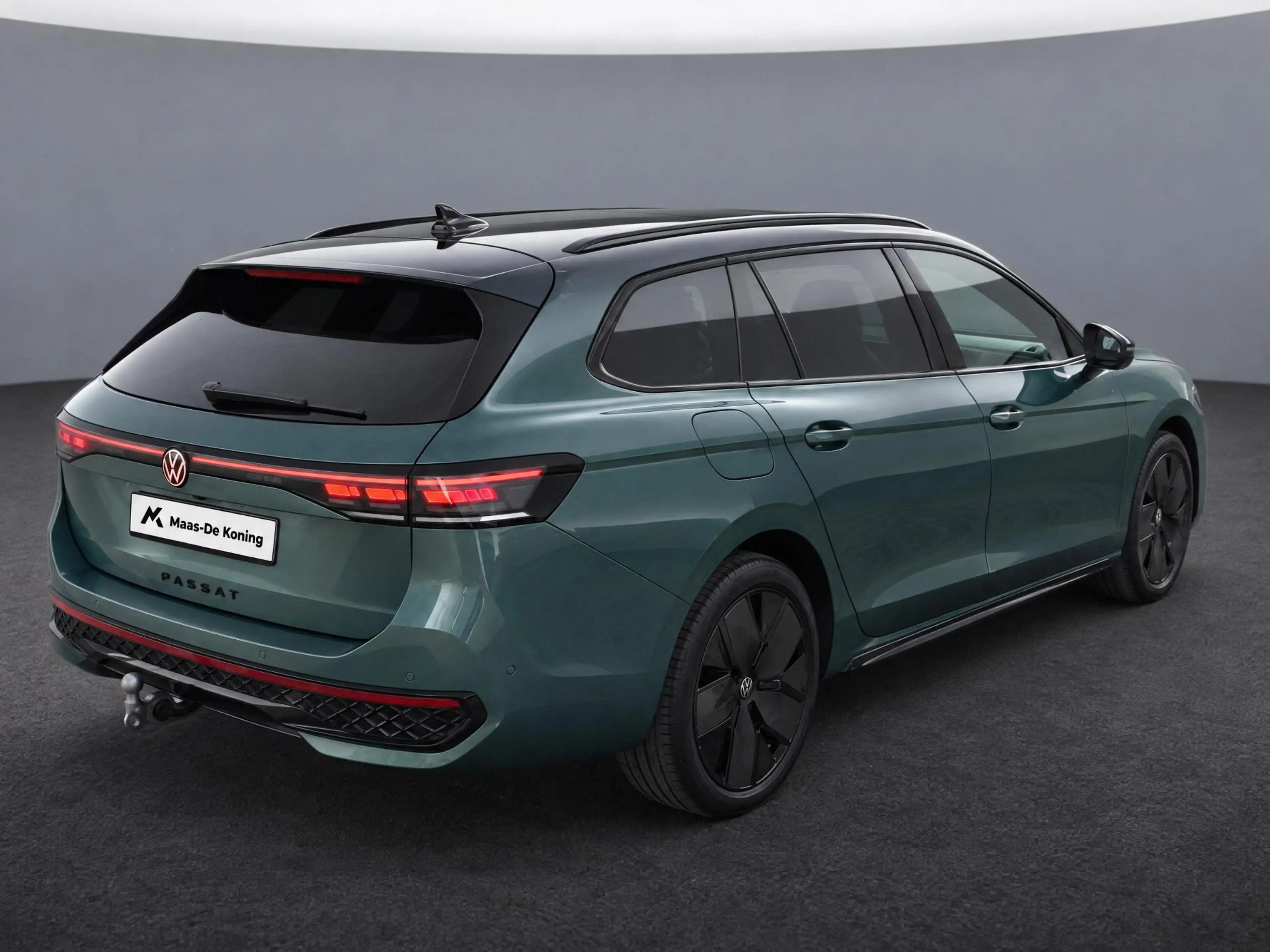 Volkswagen Passat Variant 1.5eHybrid 272PK R-Line Black Style Plus · Leder · — photo 4