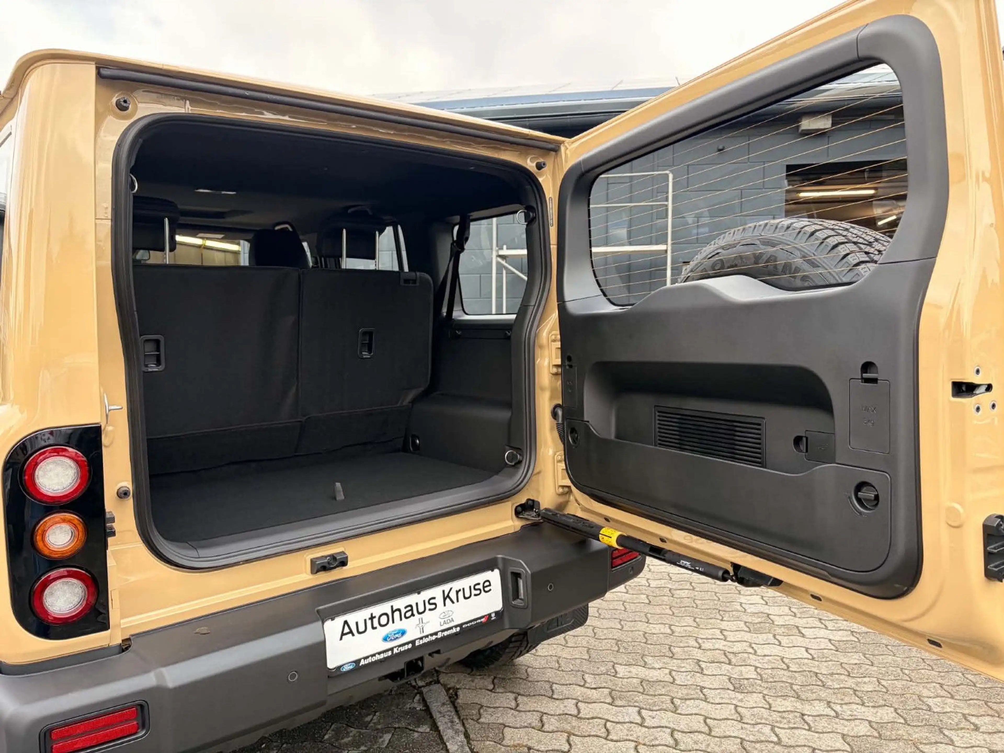 BAW 212 Offroader LED Seilwinde Leder 2.0 Automatik — photo 14