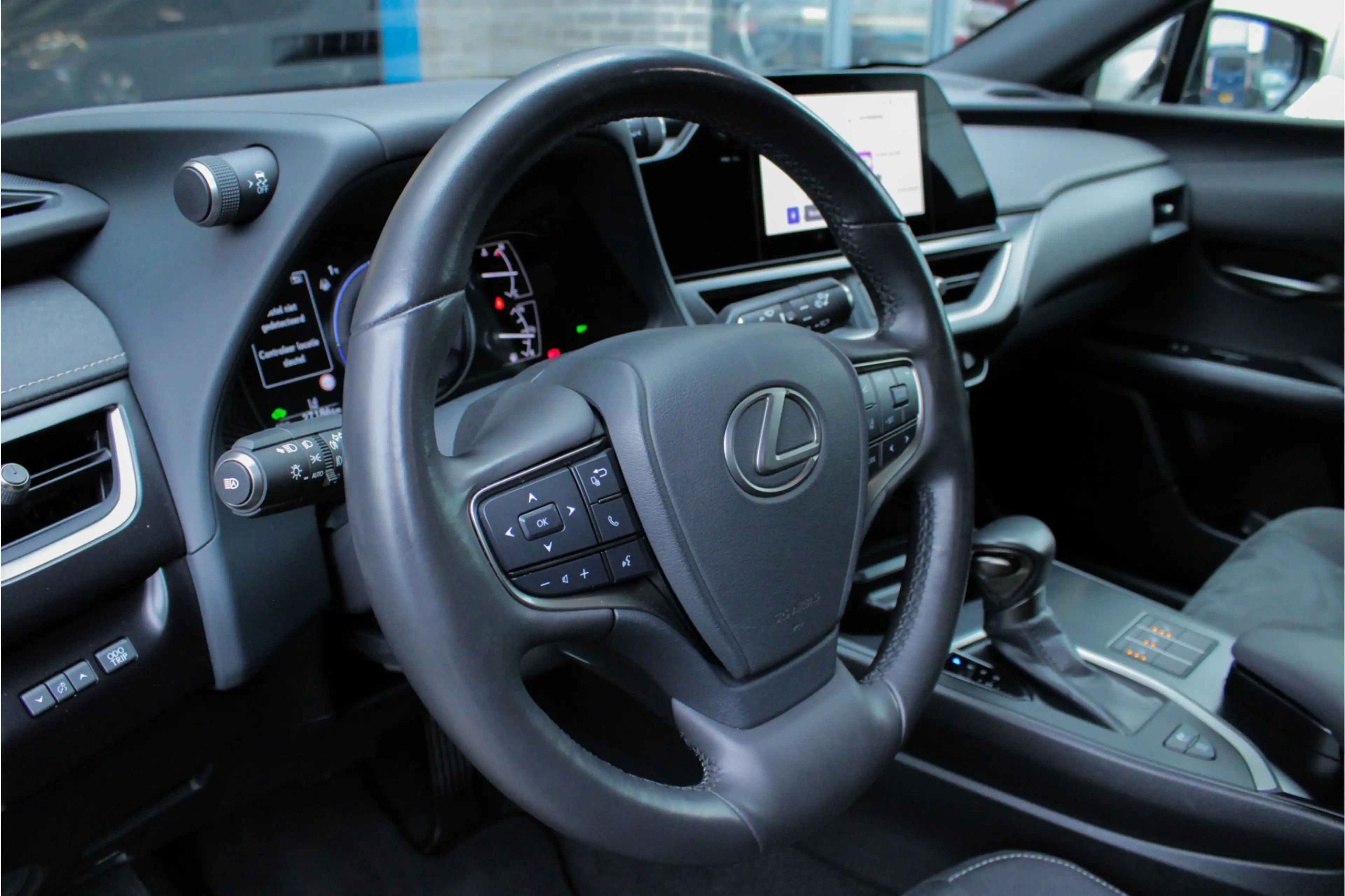 Lexus UX 250h Preference Line |facelift|stoelverwarming|dodehoek — photo 32