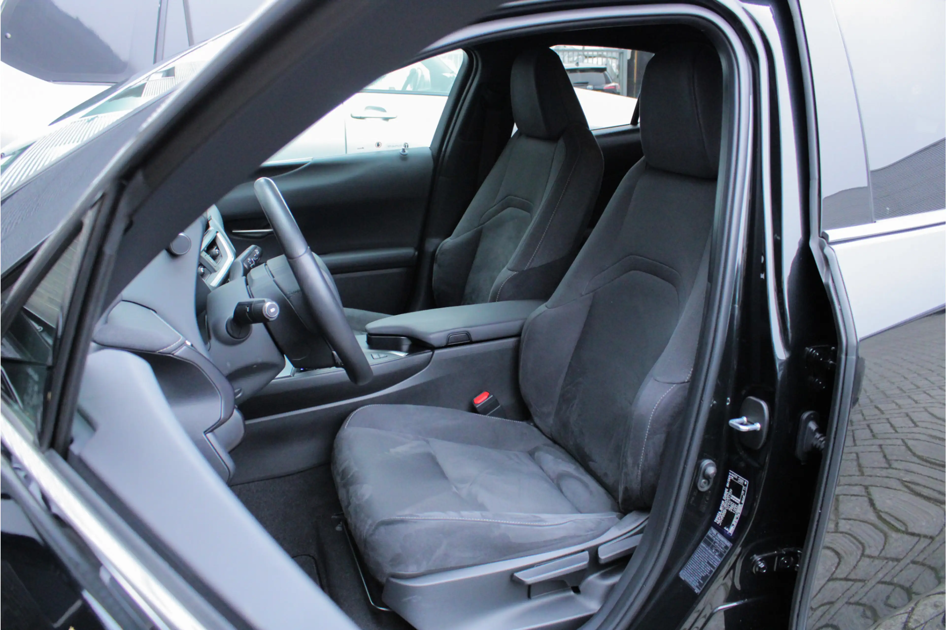 Lexus UX 250h Preference Line |facelift|stoelverwarming|dodehoek — photo 8