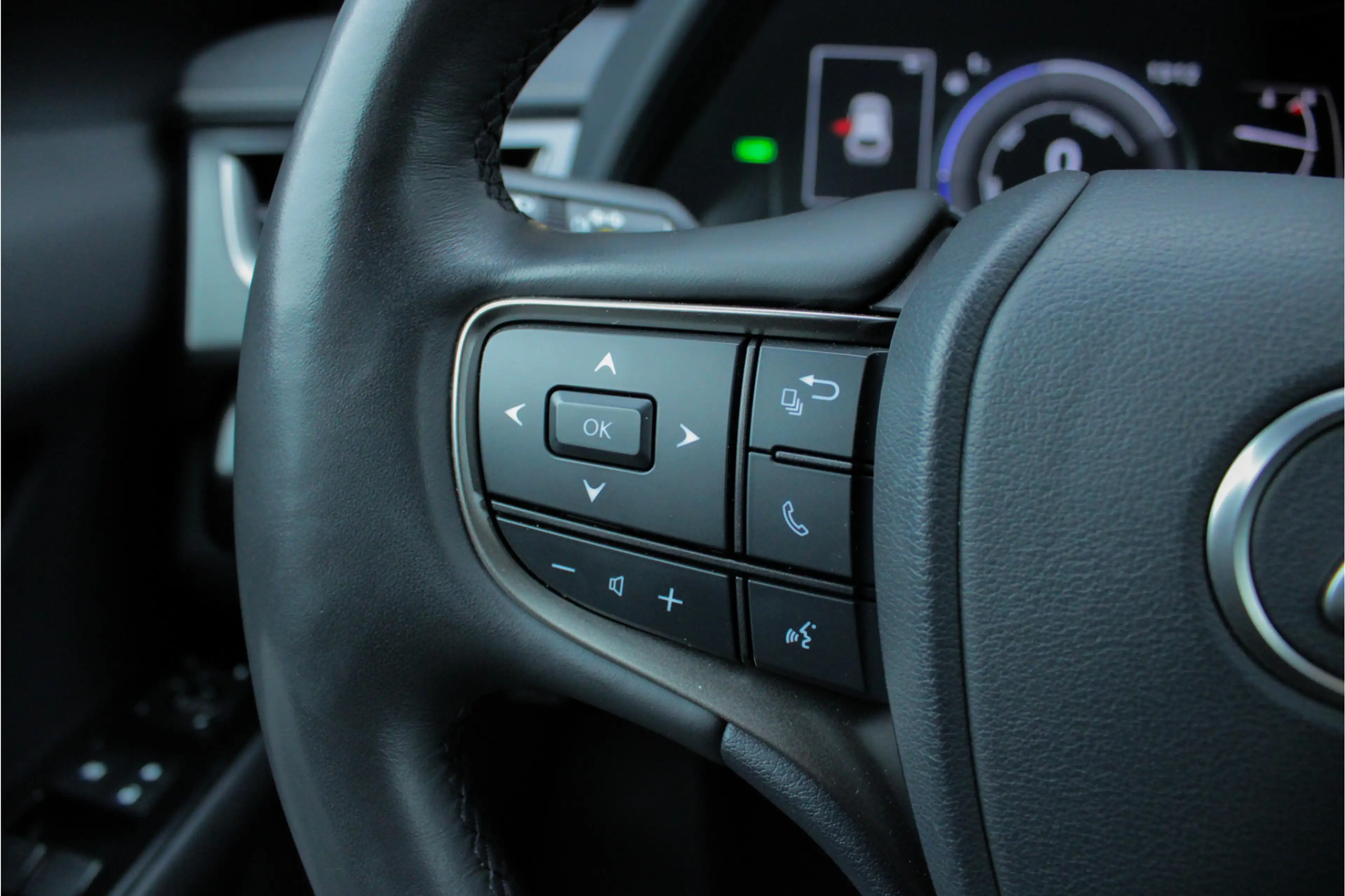 Lexus UX 250h Preference Line |facelift|stoelverwarming|dodehoek — photo 35