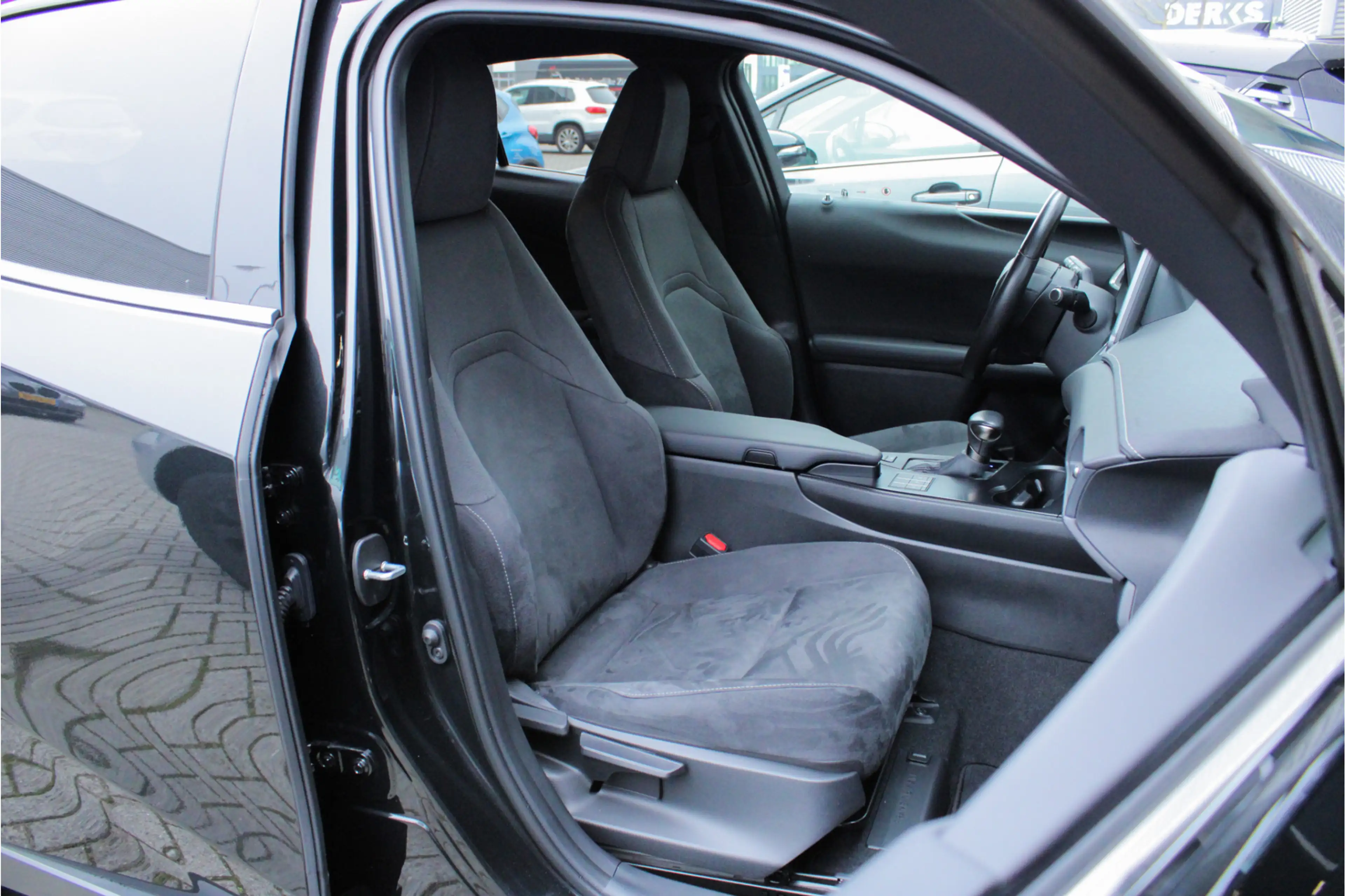 Lexus UX 250h Preference Line |facelift|stoelverwarming|dodehoek — photo 5