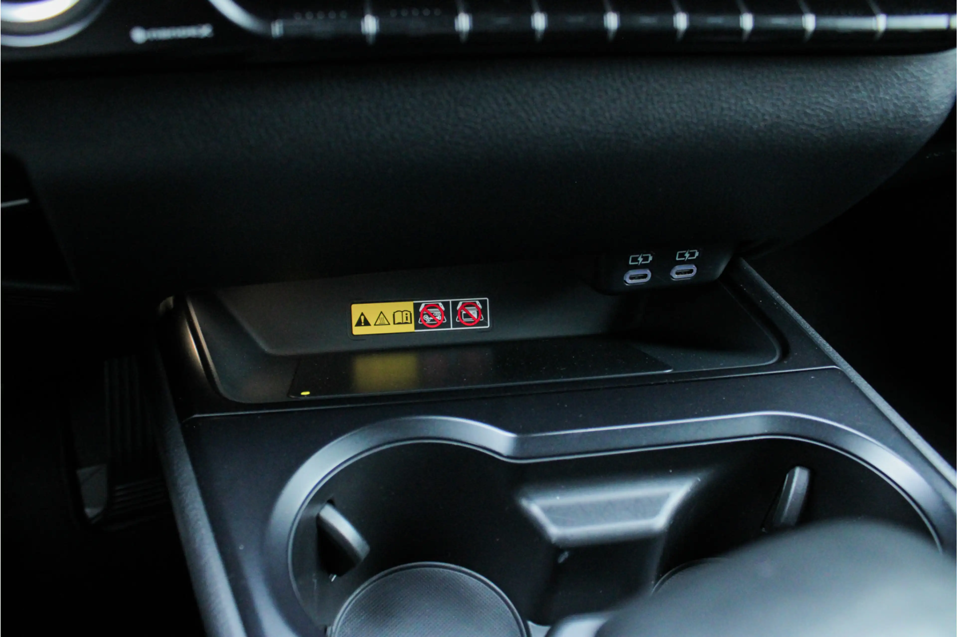 Lexus UX 250h Preference Line |facelift|stoelverwarming|dodehoek — photo 38