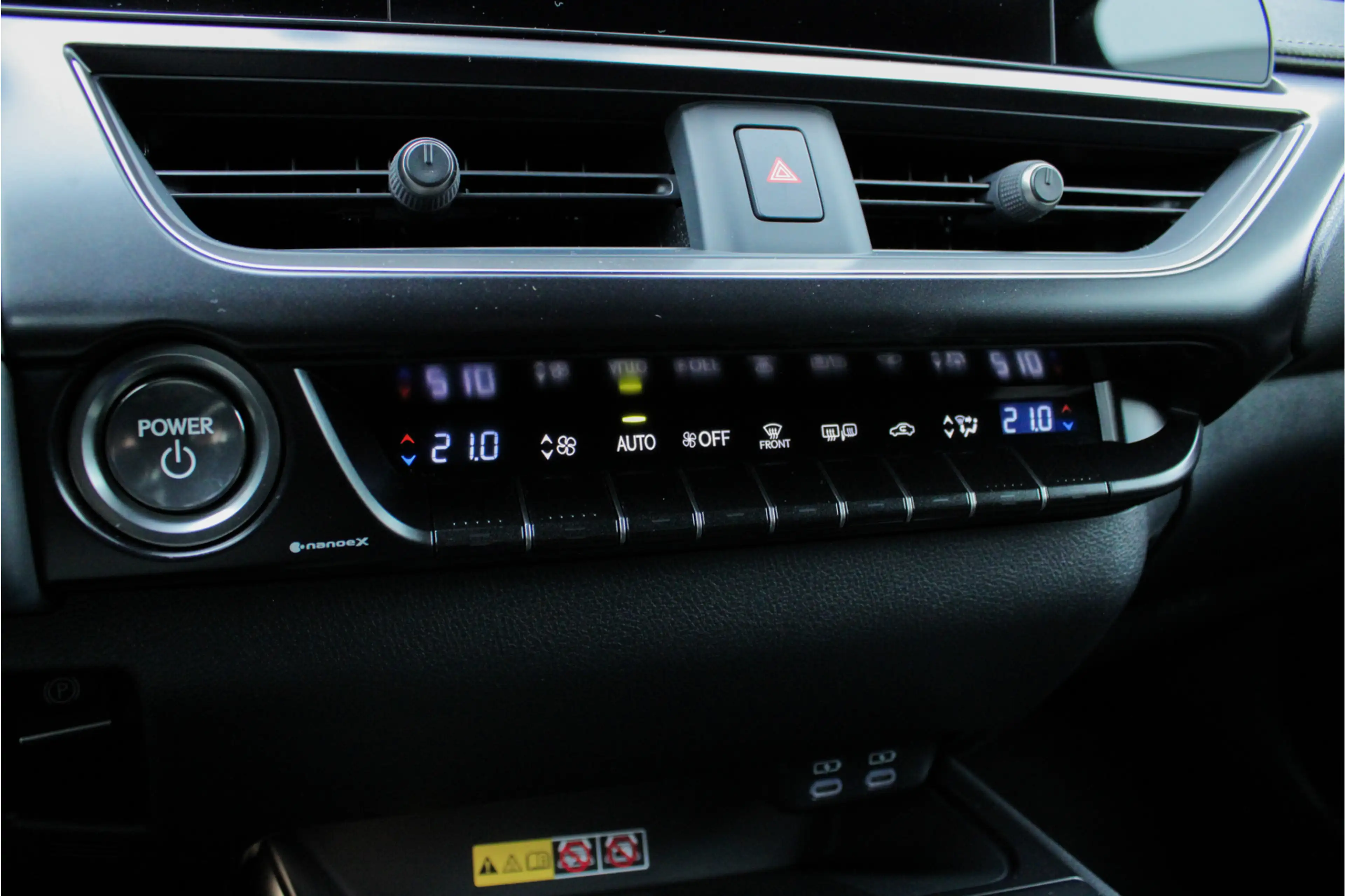 Lexus UX 250h Preference Line |facelift|stoelverwarming|dodehoek — photo 15