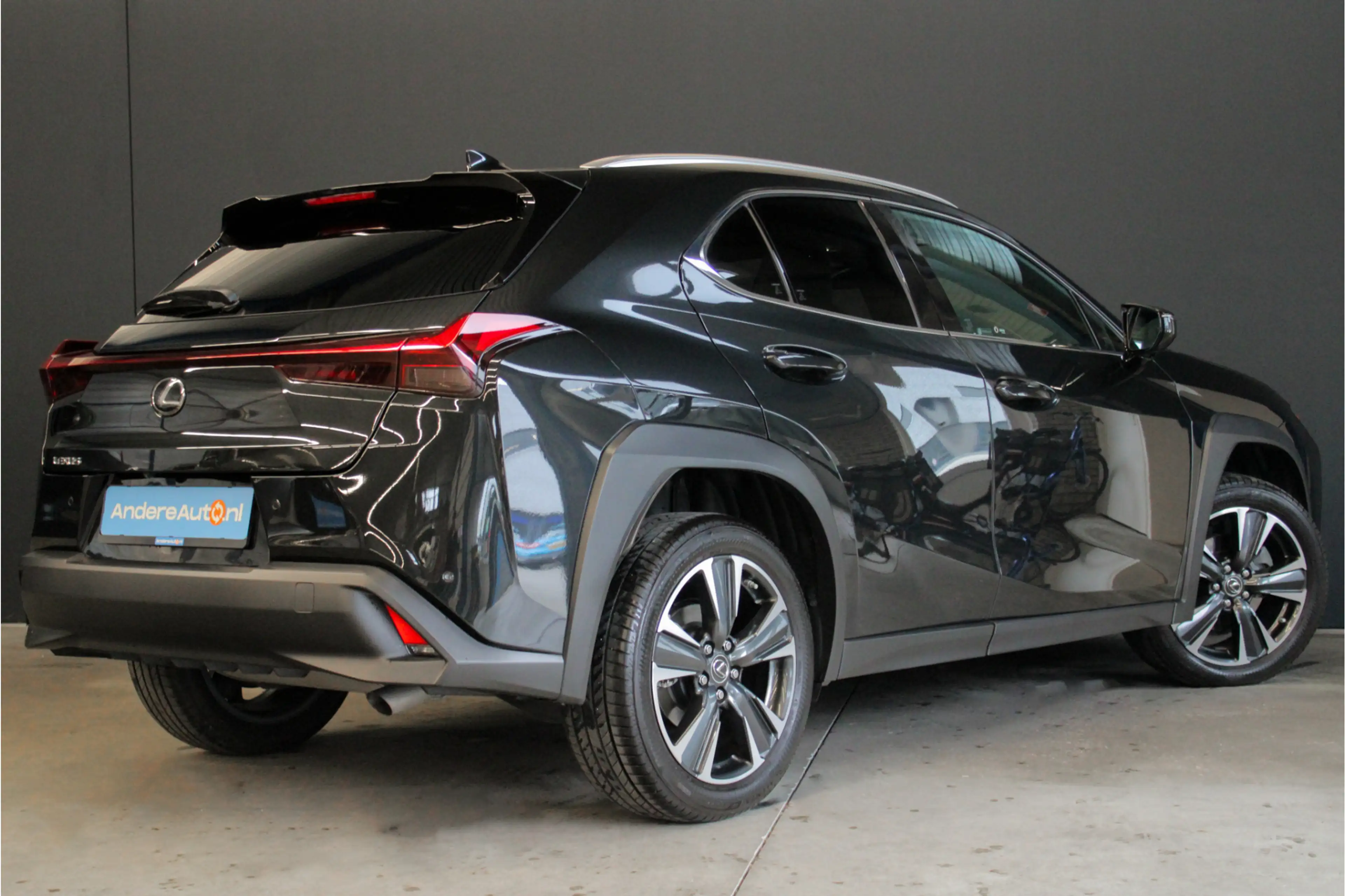 Lexus UX 250h Preference Line |facelift|stoelverwarming|dodehoek — photo 3
