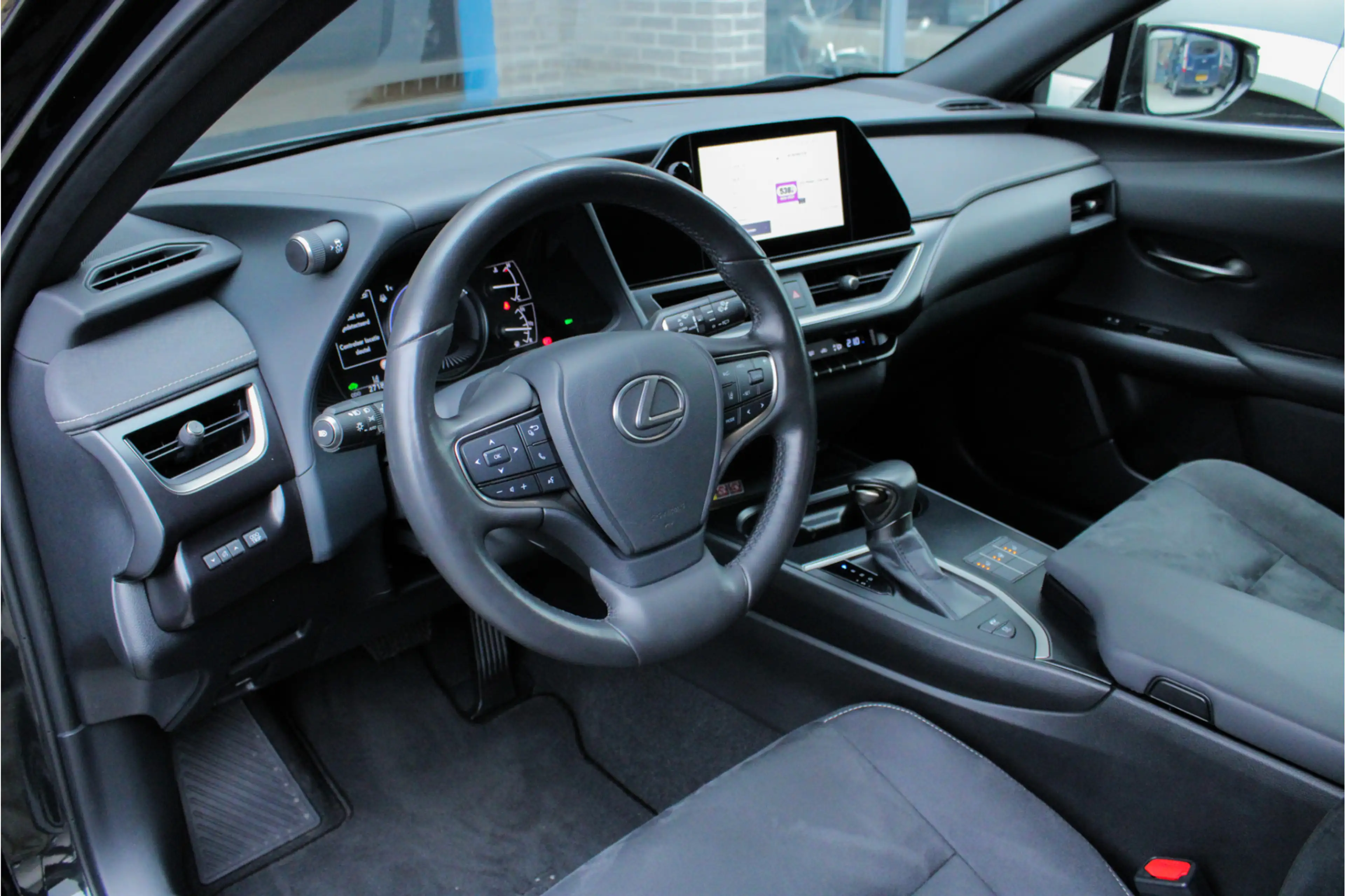 Lexus UX 250h Preference Line |facelift|stoelverwarming|dodehoek — photo 4