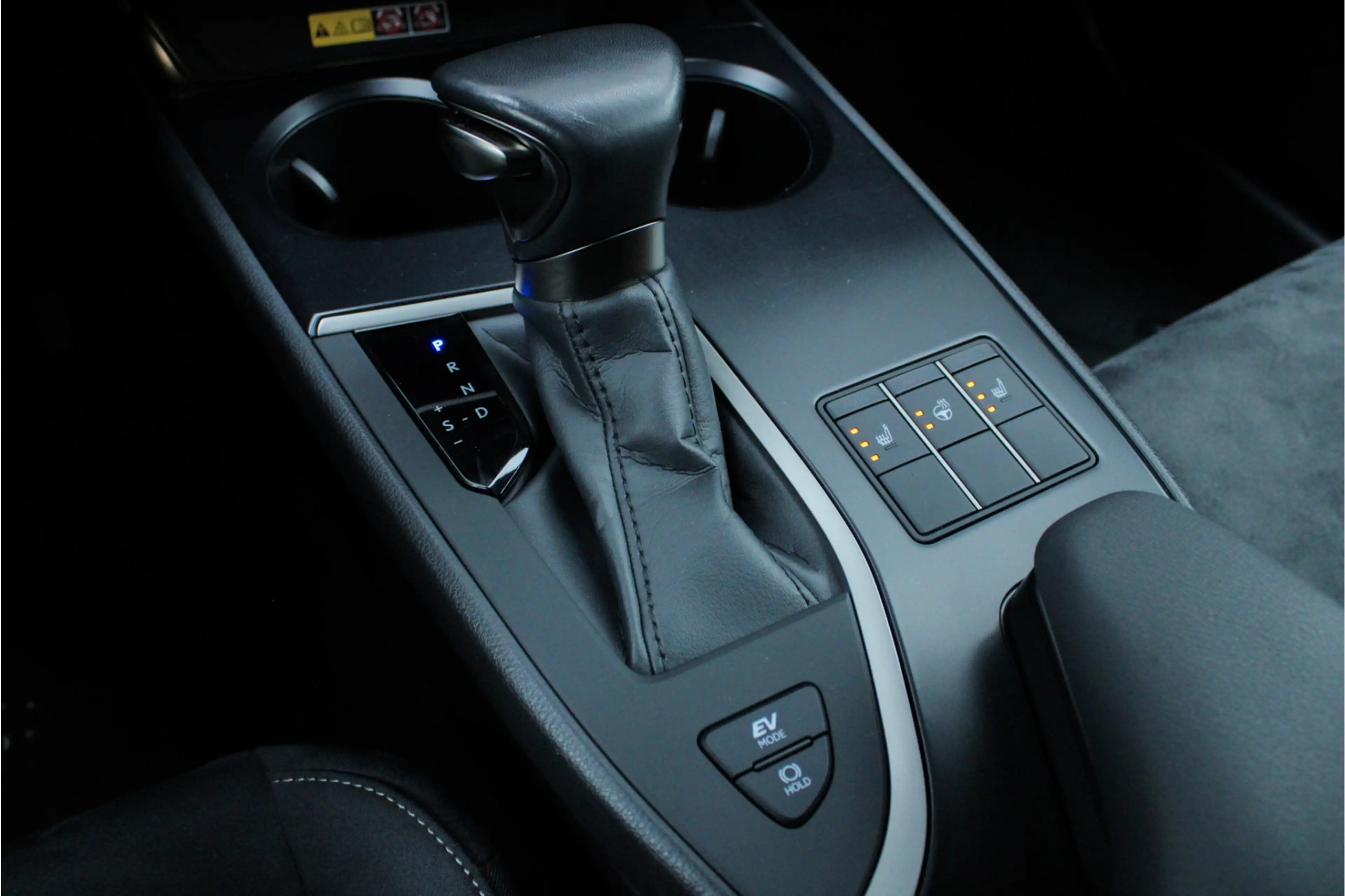Lexus UX 250h Preference Line |facelift|stoelverwarming|dodehoek — photo 39