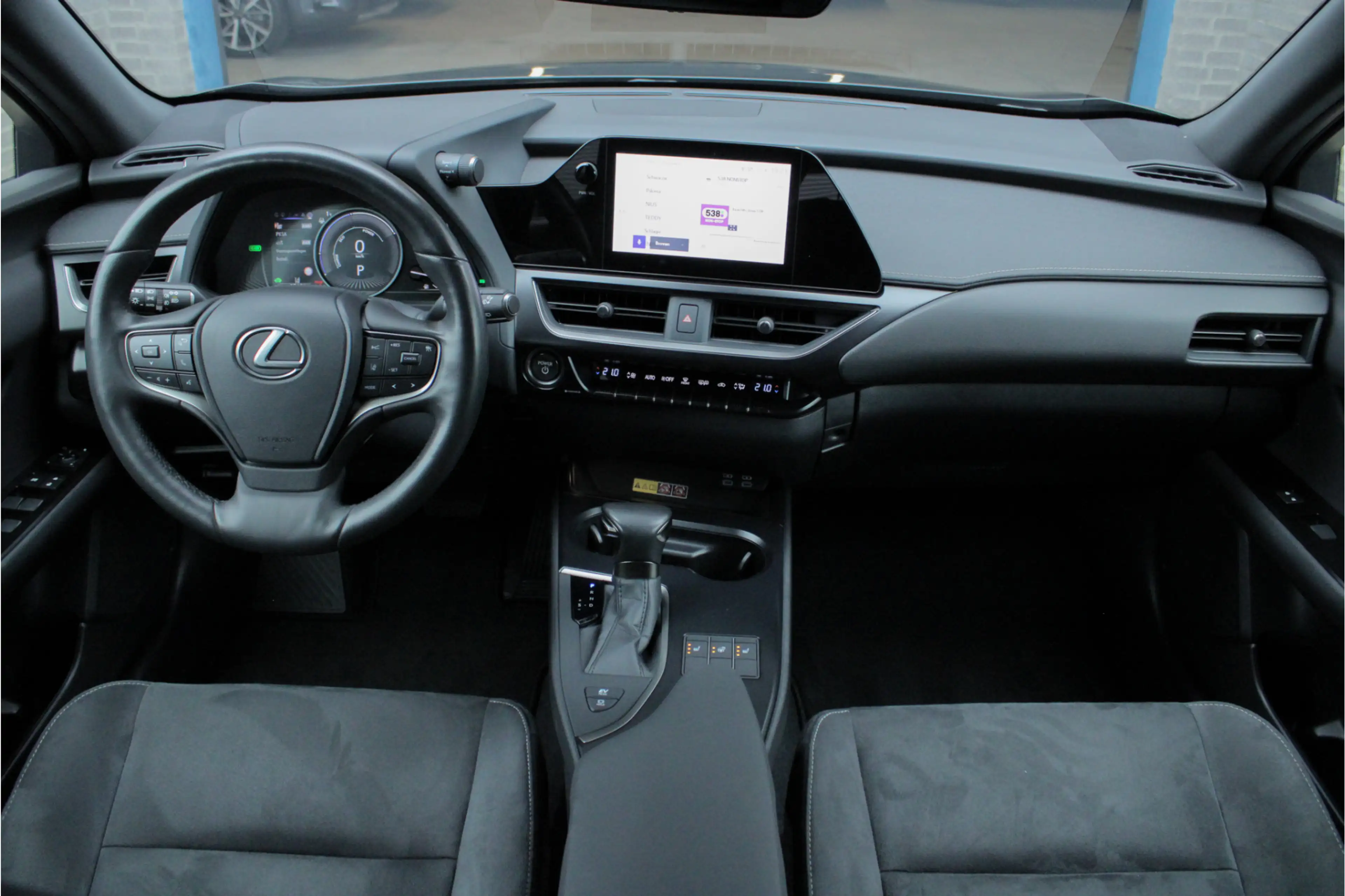 Lexus UX 250h Preference Line |facelift|stoelverwarming|dodehoek — photo 12