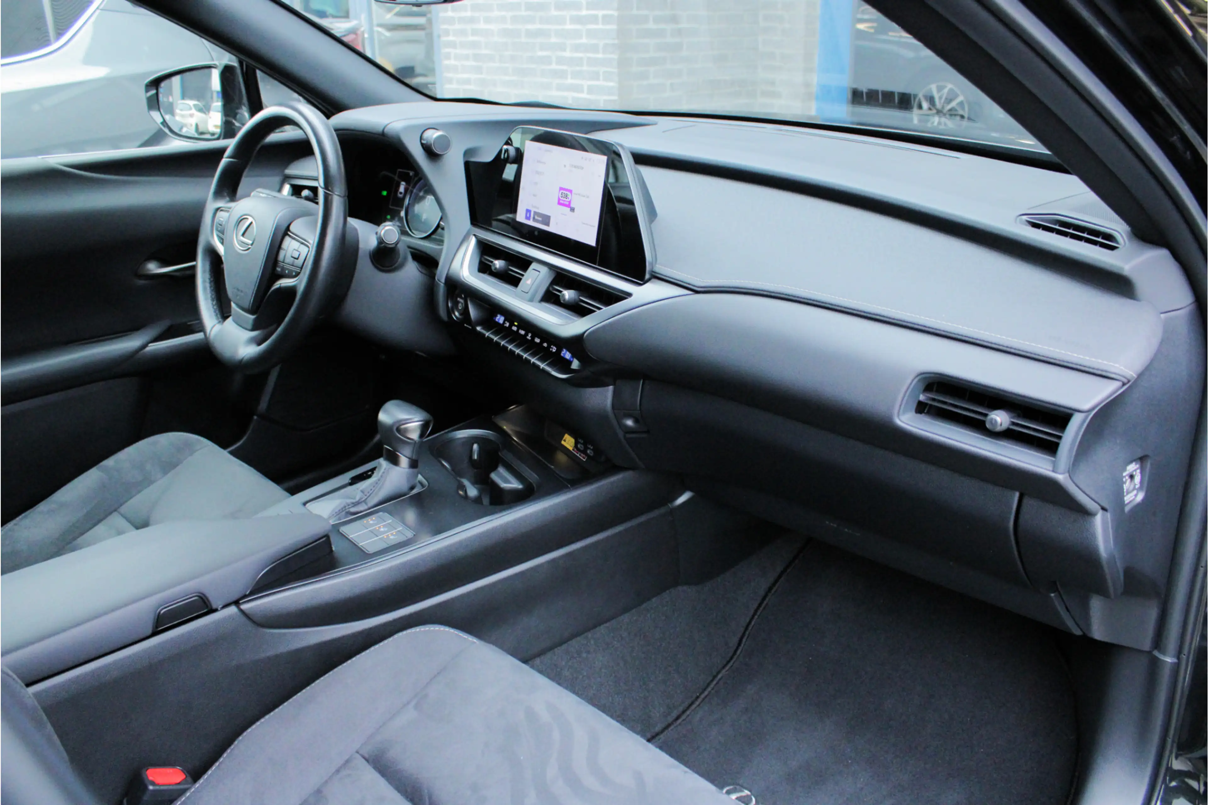 Lexus UX 250h Preference Line |facelift|stoelverwarming|dodehoek — photo 7