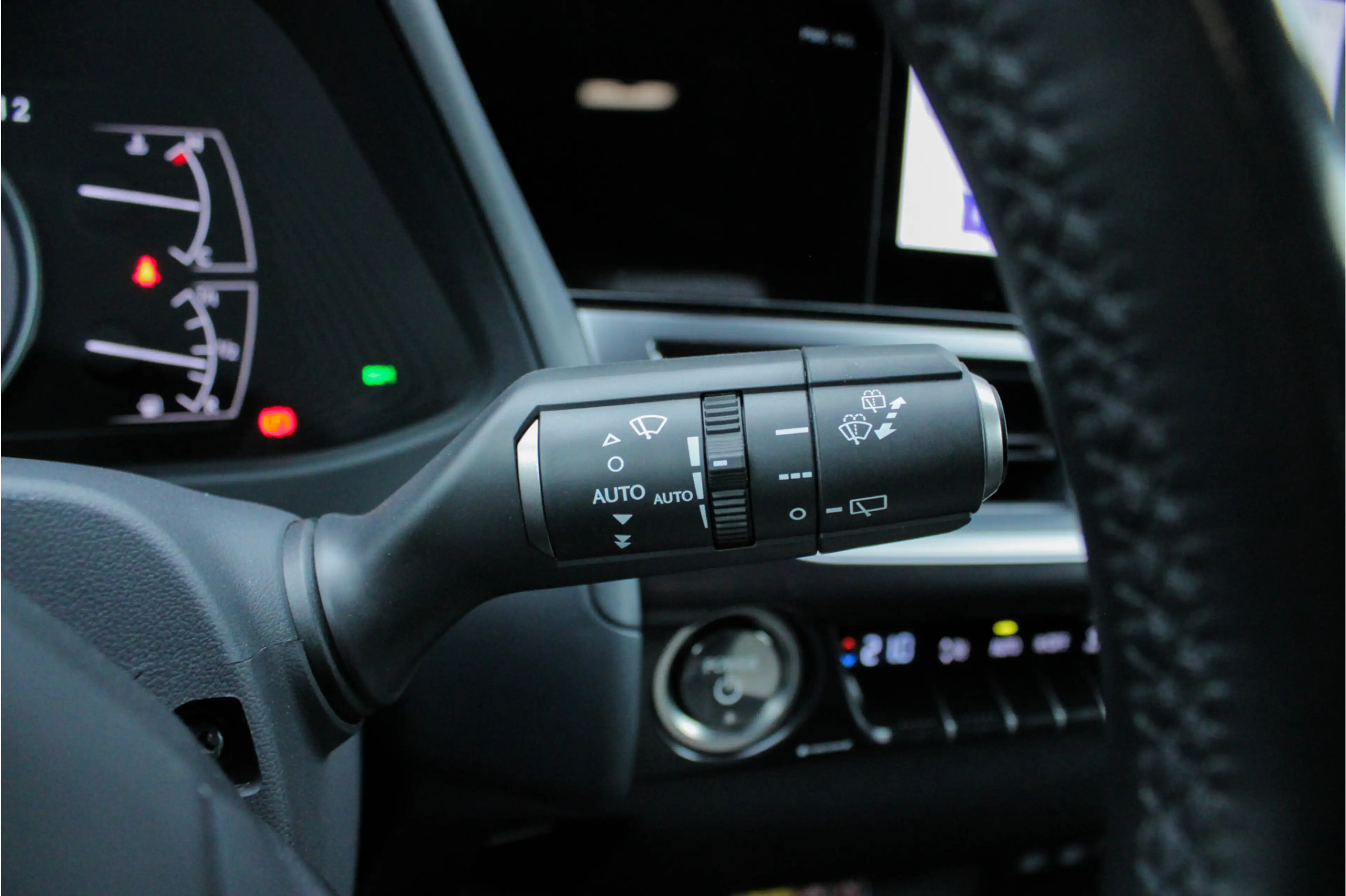 Lexus UX 250h Preference Line |facelift|stoelverwarming|dodehoek — photo 27