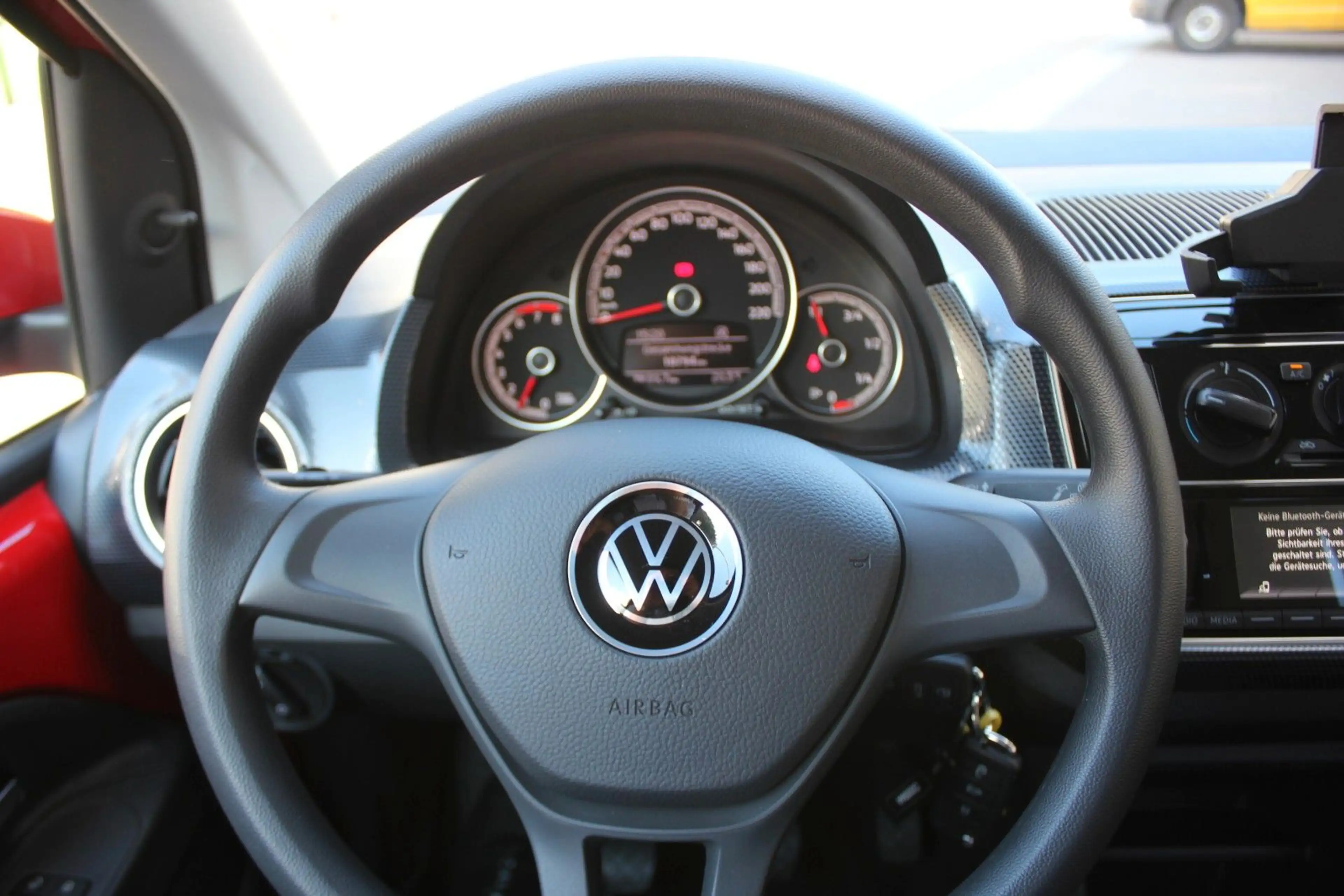 Volkswagen up! move Up! PDC,Kamera,Klima,GRA,BT — photo 11