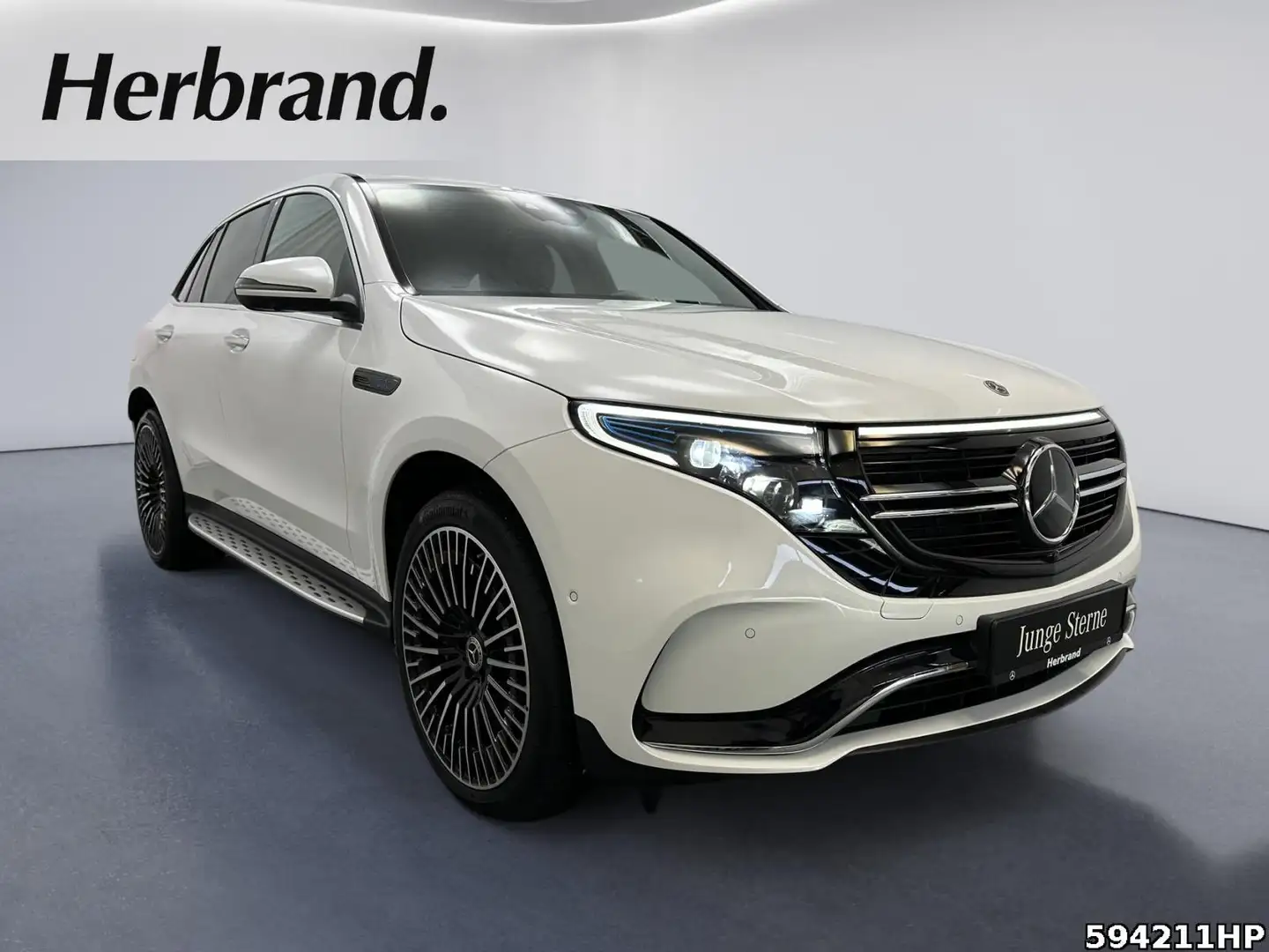 Mercedes-Benz EQC 400 4M AMG  MULTIBEAM 21" AHK DISTRONIC 360° Weiß - 2