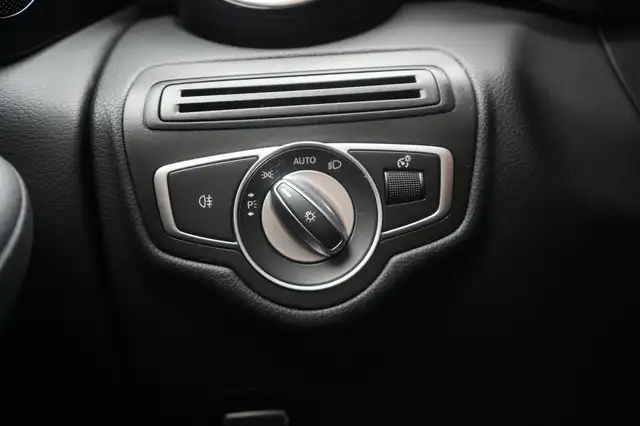 Mercedes-Benz GLC view 26