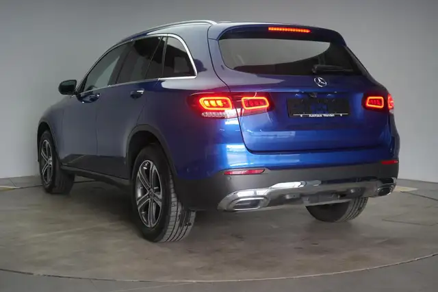 Mercedes-Benz GLC view 4