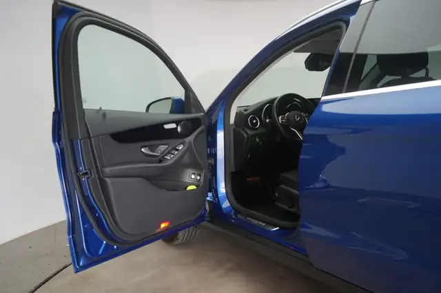Mercedes-Benz GLC view 12